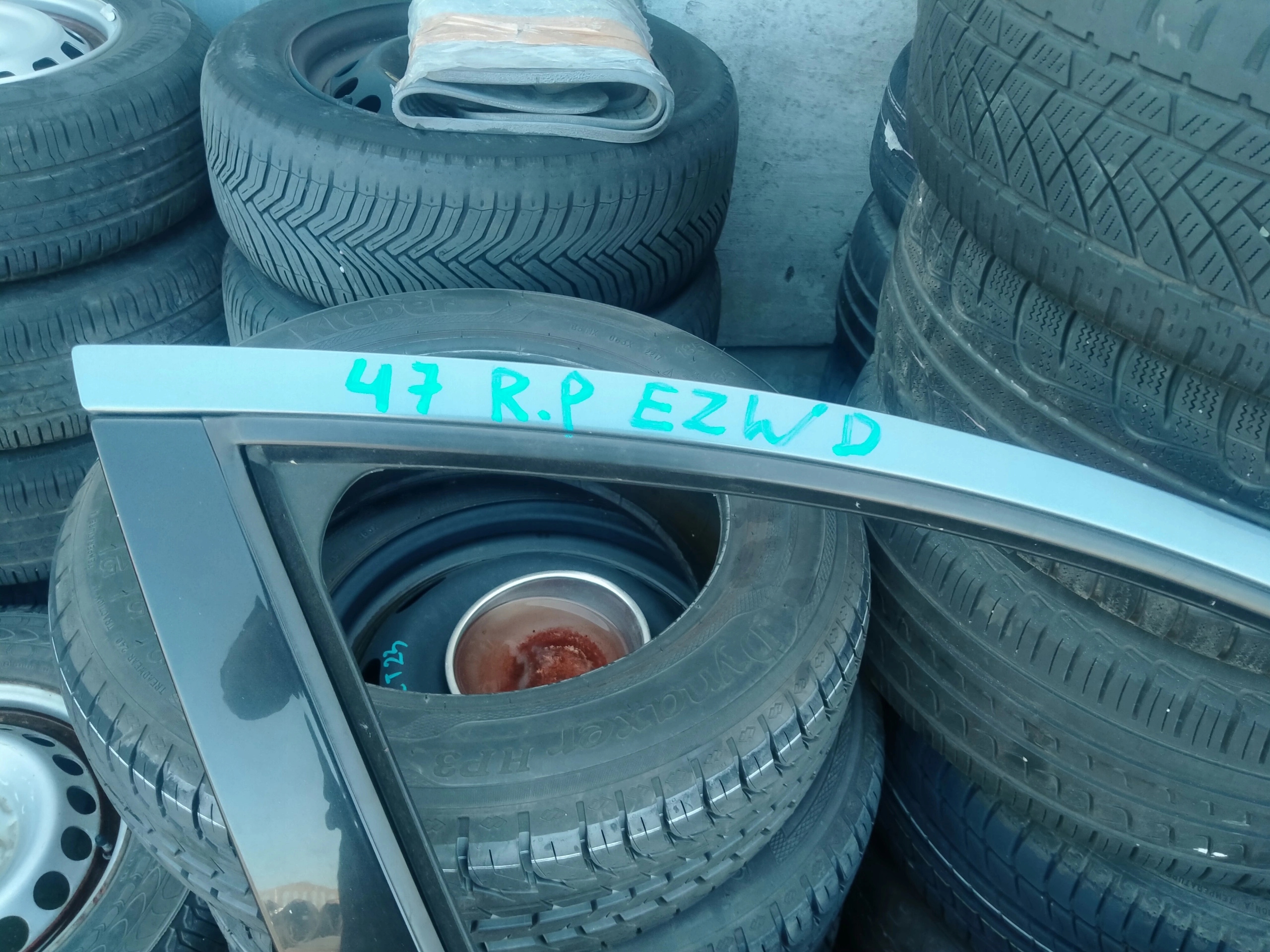 PEUGEOT 407 DRZWI LEWY przód EZWD Typ samochodu Samochody osobowe