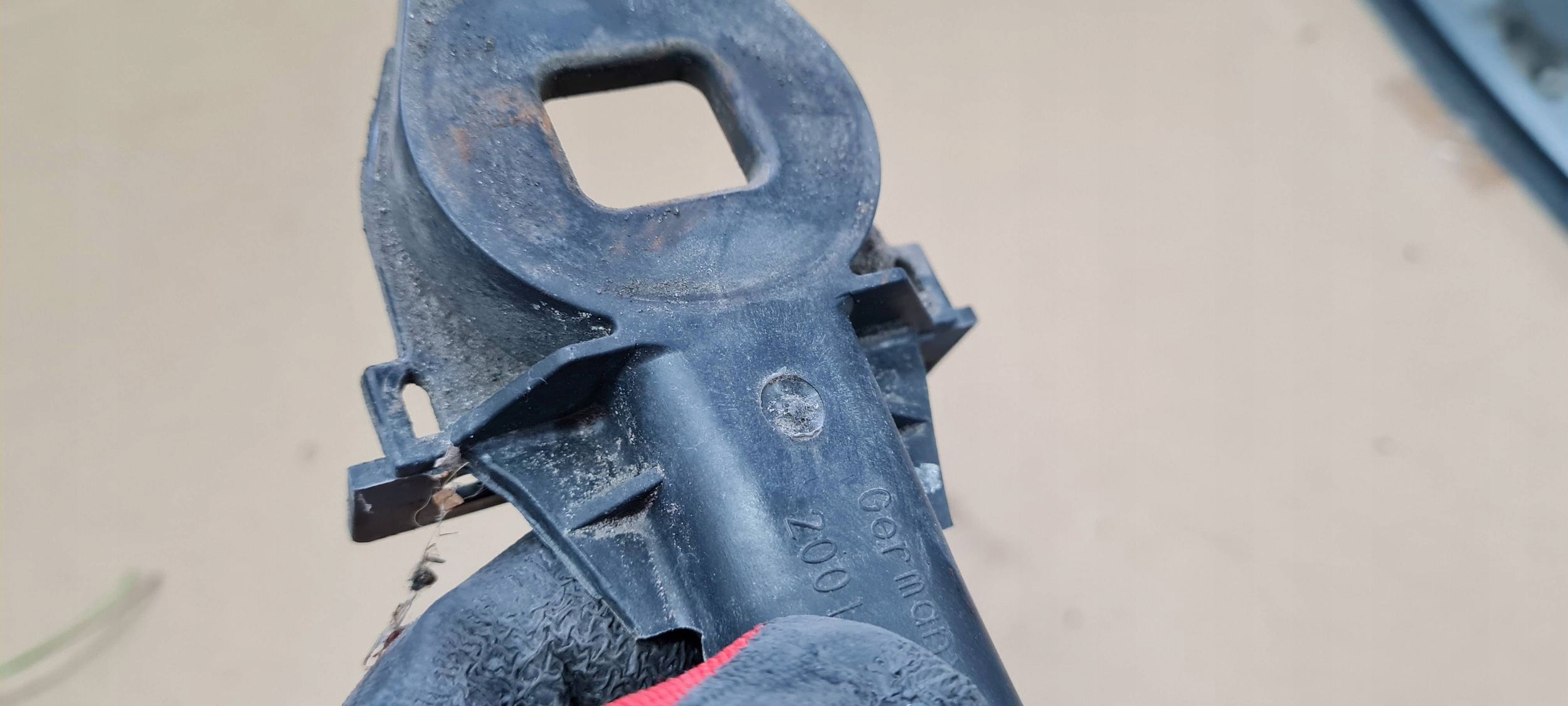 S4 B8 A4 bracket holder radiator lower hook A5 Q5 8K0805201