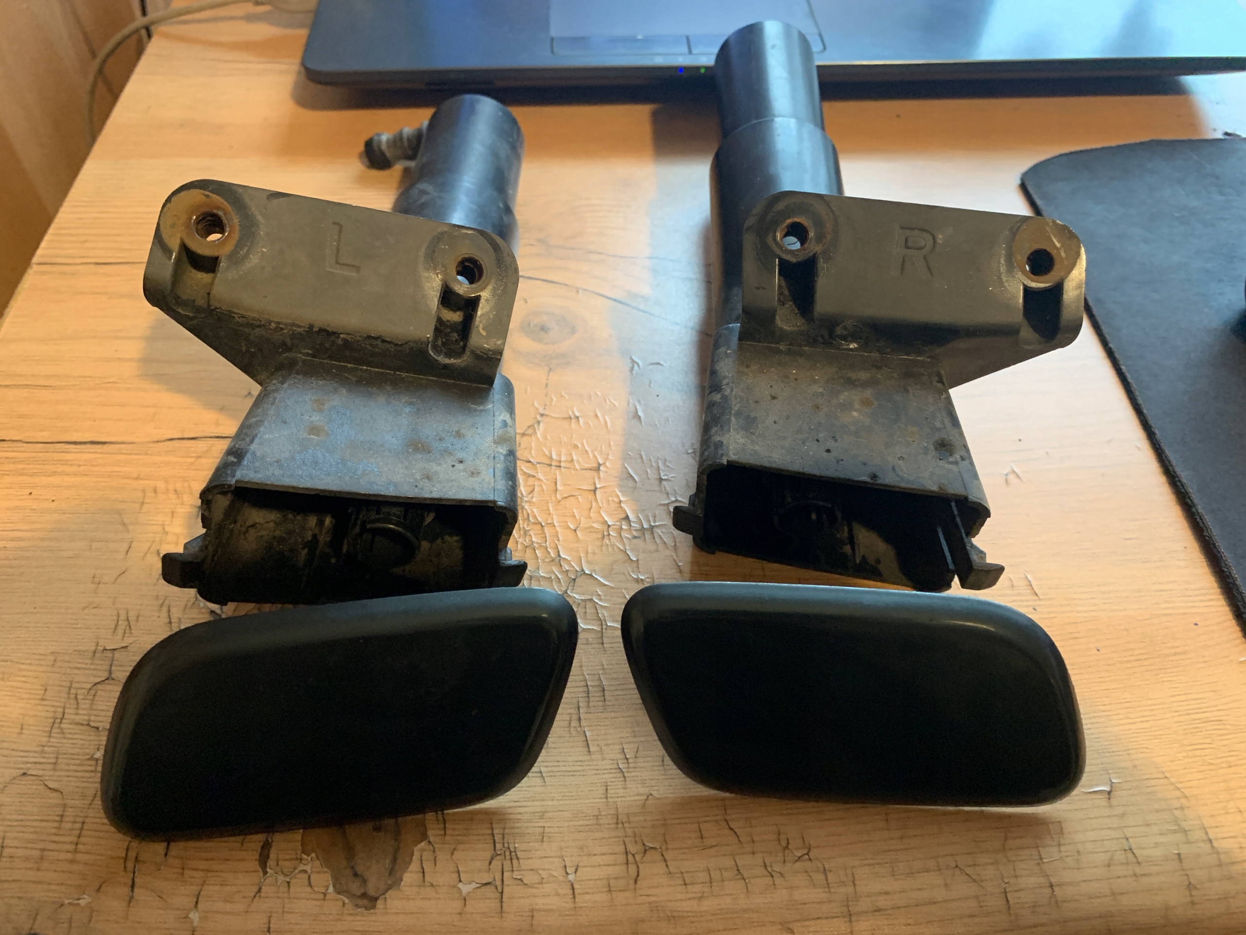 Toyota Corolla Verso lift 07-Омивач лампи