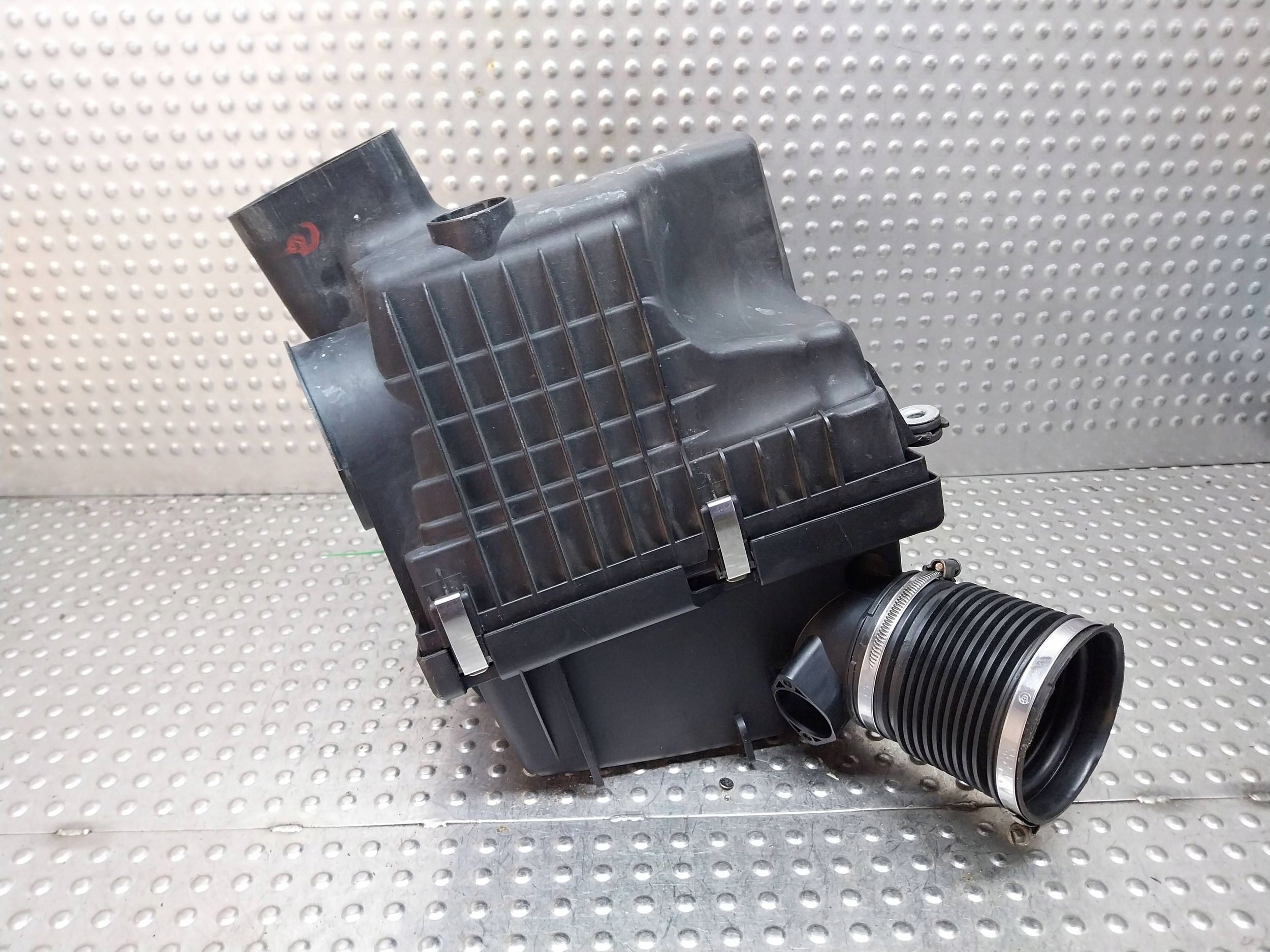 cover of a filter, air left 7839022 BMW M5 E60 E61 M6 E63 E64