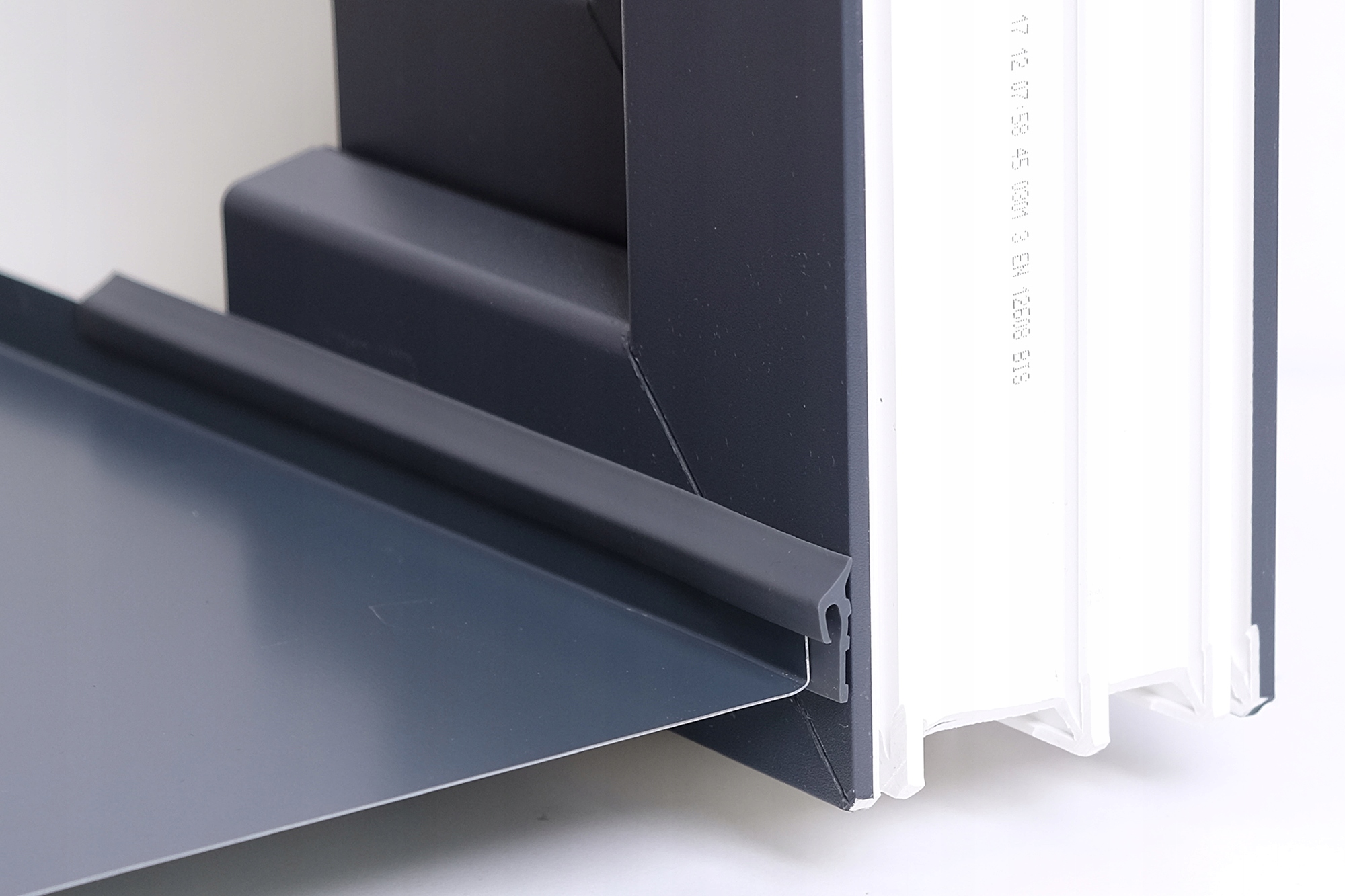 Uszczelka do parapetów kolor grafit antracyt 1mb Długość 100 cm