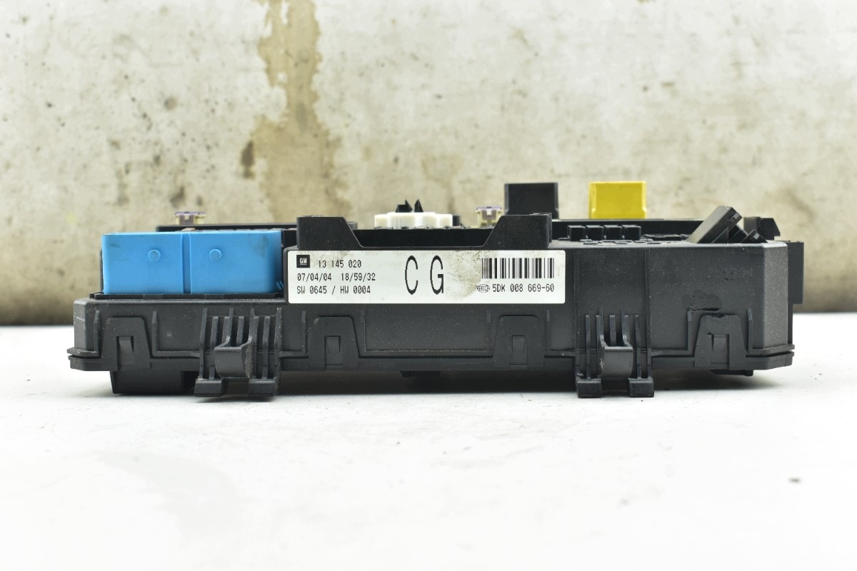 Module Module fusibles OPEL ASTRA H 2.0 16V 13145020