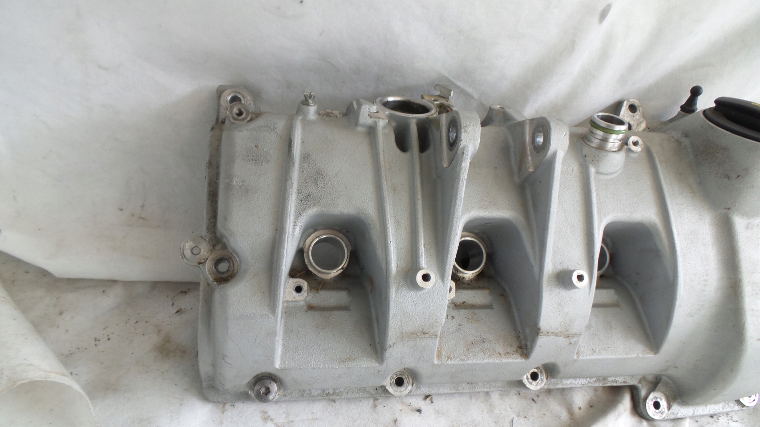 POKRYWA ZAWORÓW PORSCHE PANAMERA 94610523560 LIFT Producent części Porsche OE