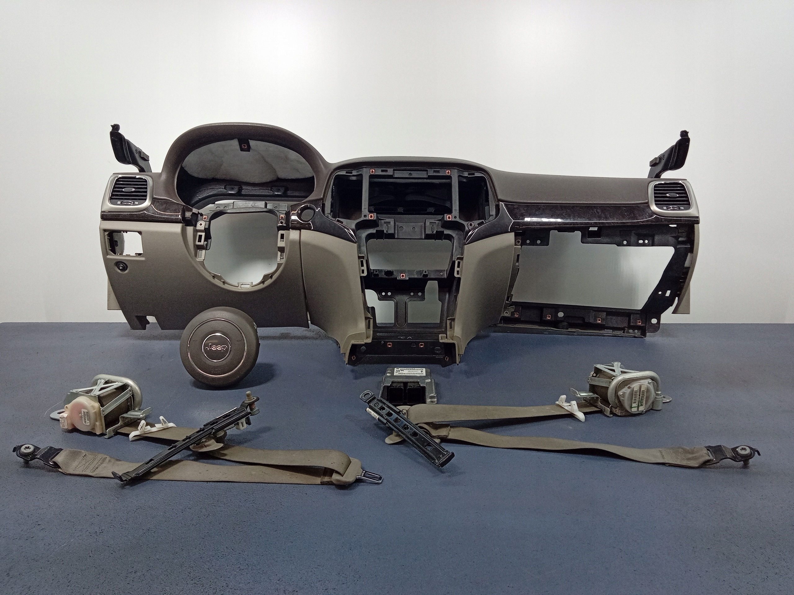 JEEP GRAND CHEROKEE WK 2 ПРИЛАДОВА ПАНЕЛЬ ЄС