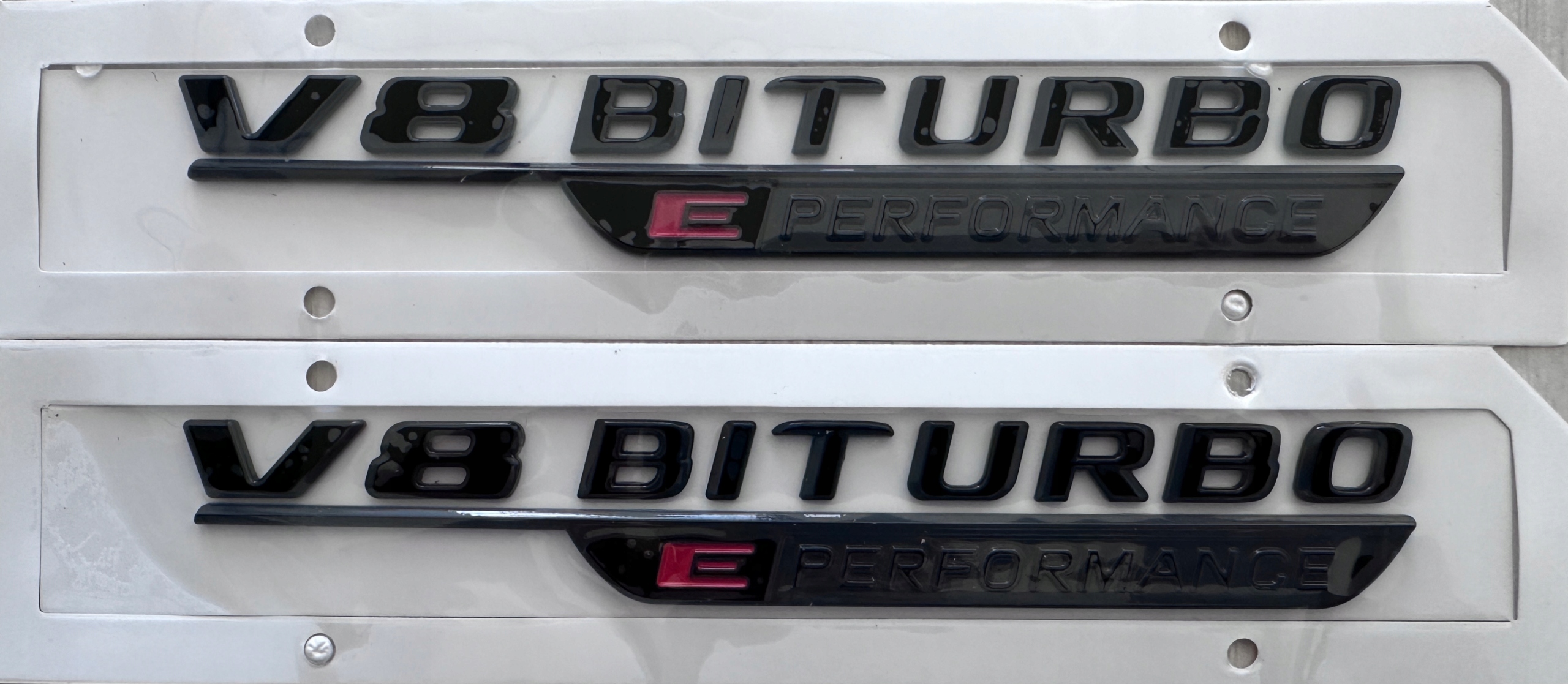 Mercedes V8 Biturbo E Performance emblém znak čiernym nápisom (pár)
