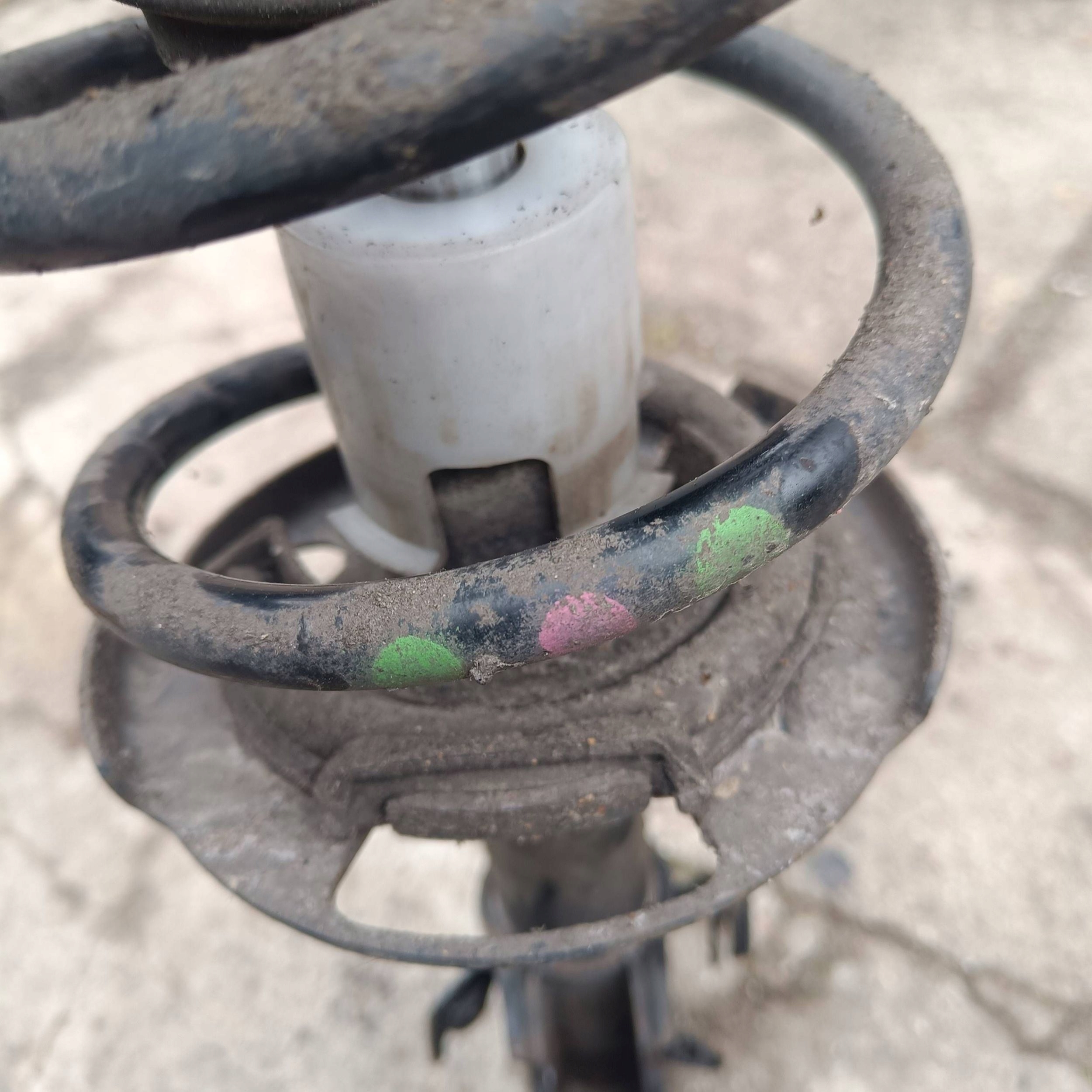 Ford Fiesta MK7 1.5 DIESEL 2016 shock absorber front left spring