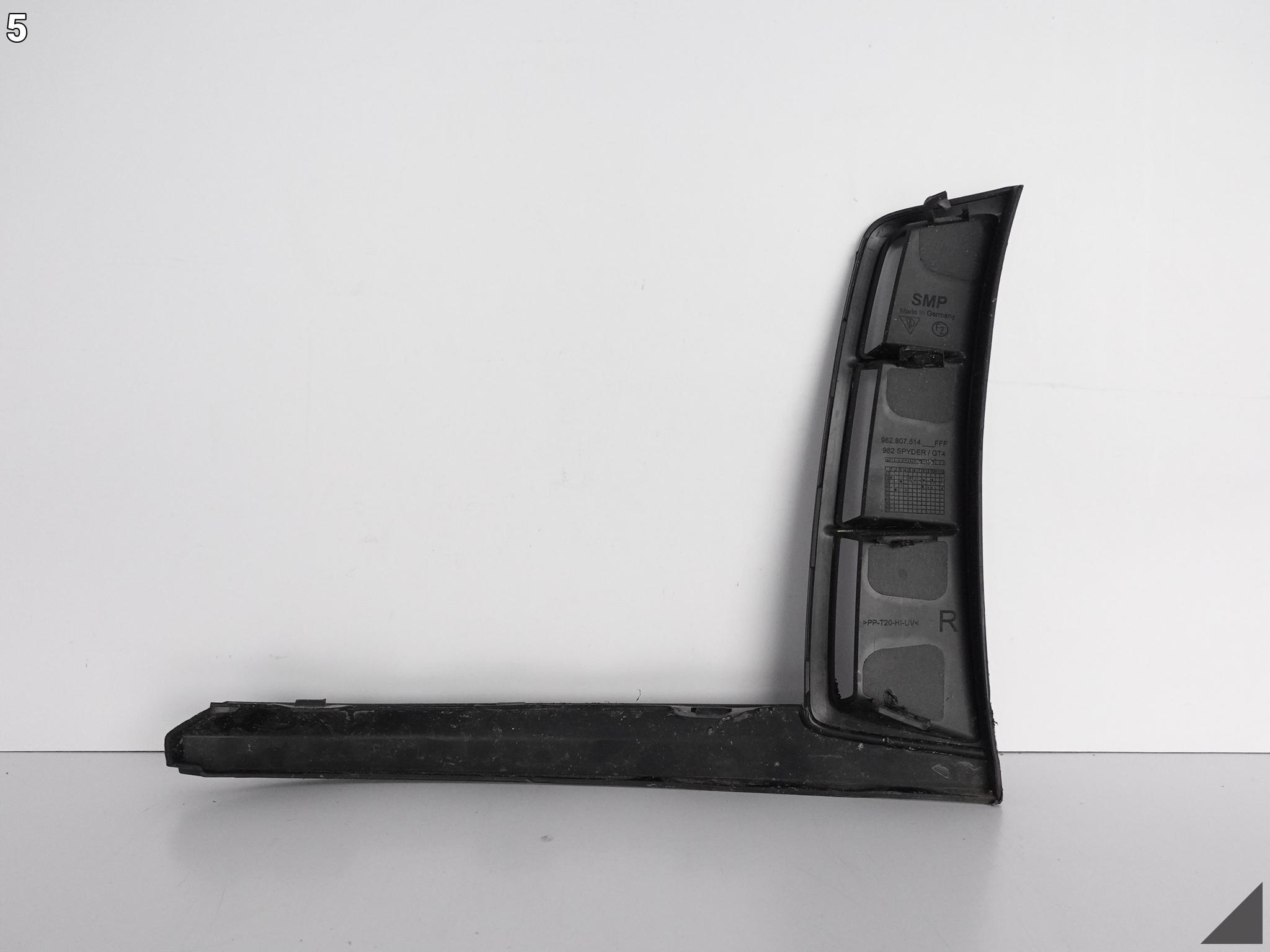 PORSCHE 982 718 GT4 grid intake moulding right front