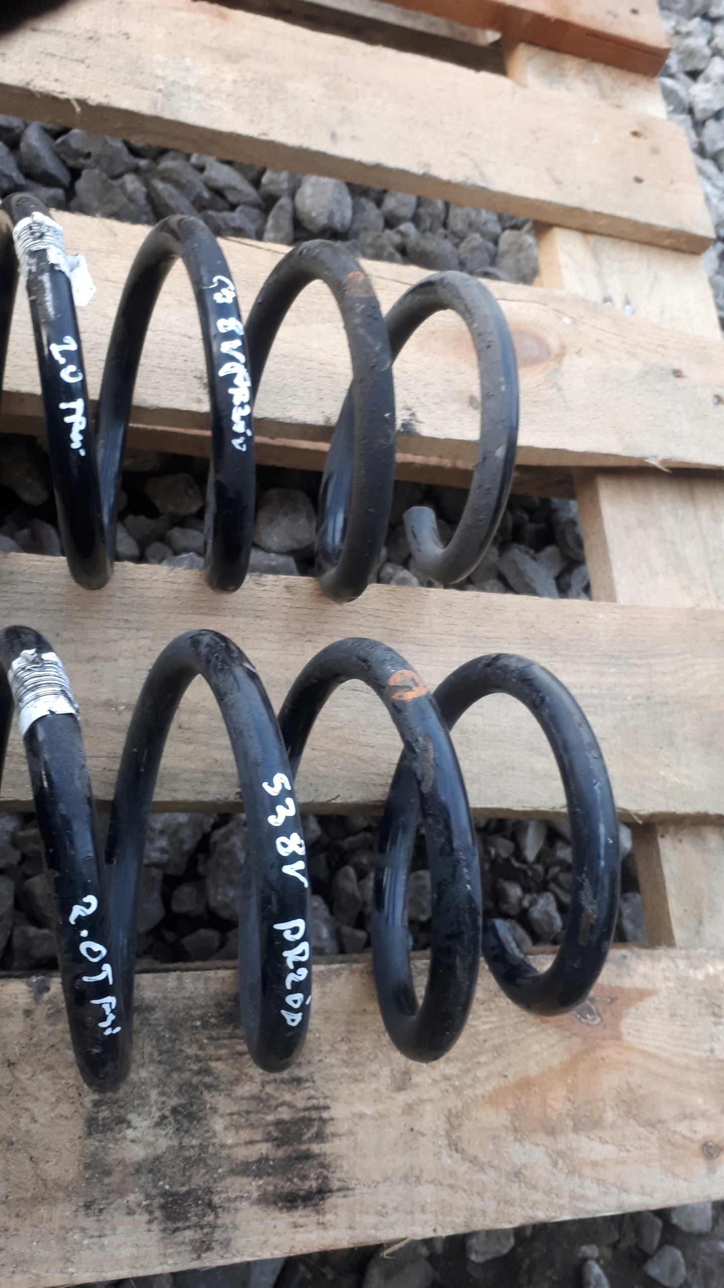 MU6 - S3 8V пружина передняя левая правая A3 8V 2X