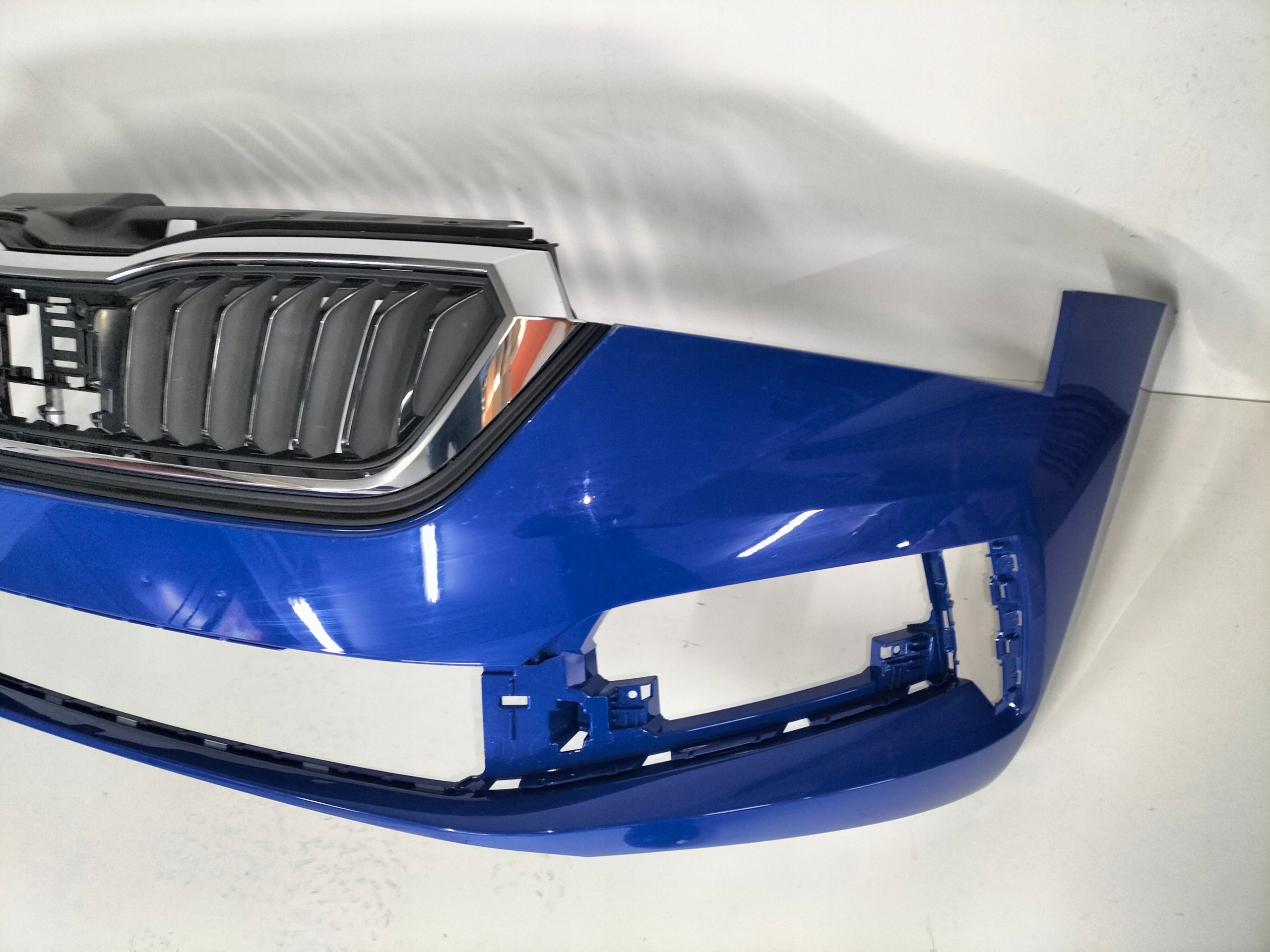 FRONTSTOSSSTANGE VORNE SKODA SCALA 19
