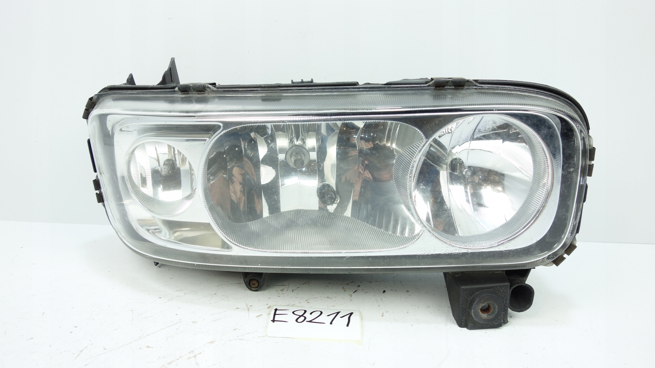 MERCEDES ATEGO LIFT 2004- light right front right front A9738202761