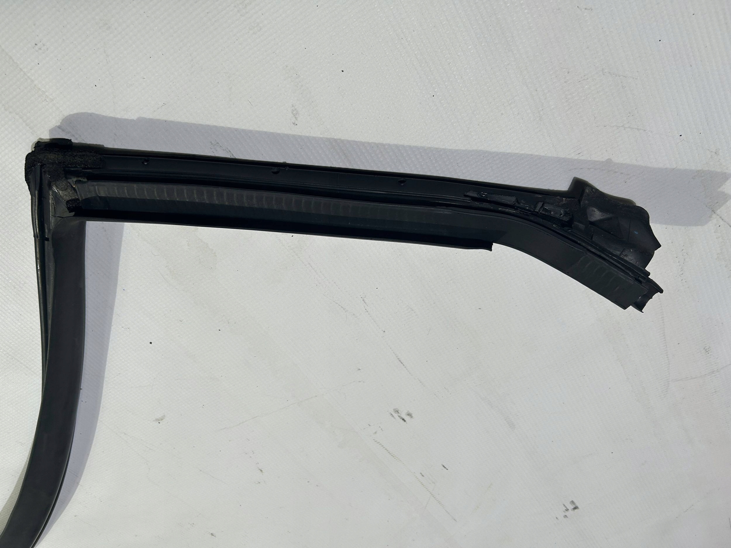 gasket door prawych right upper Dodge Challenger 2015r