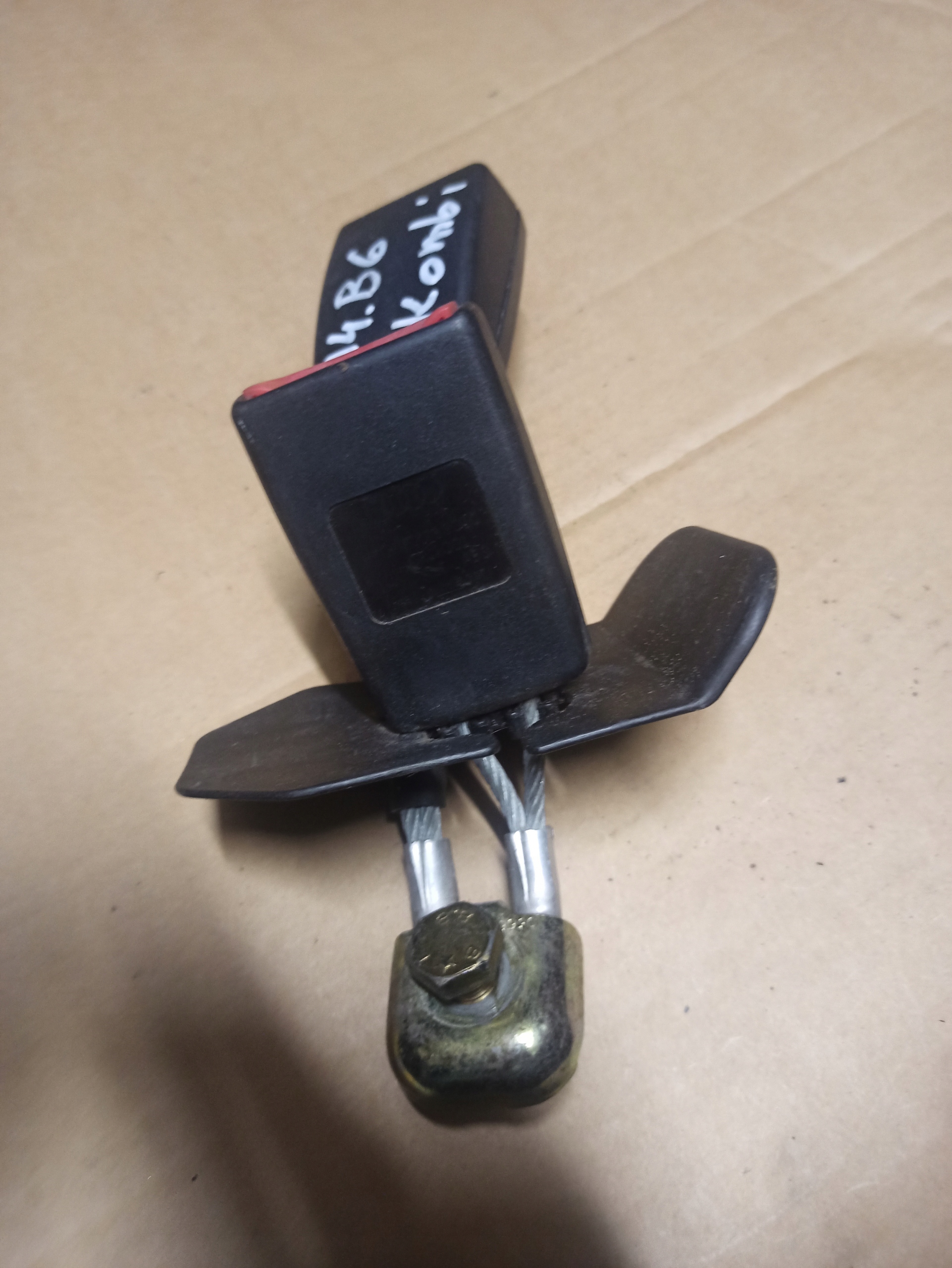 WPINKA Fixation arbre ceintures sécurité AUDI A4 B6 KOMBI Arrière