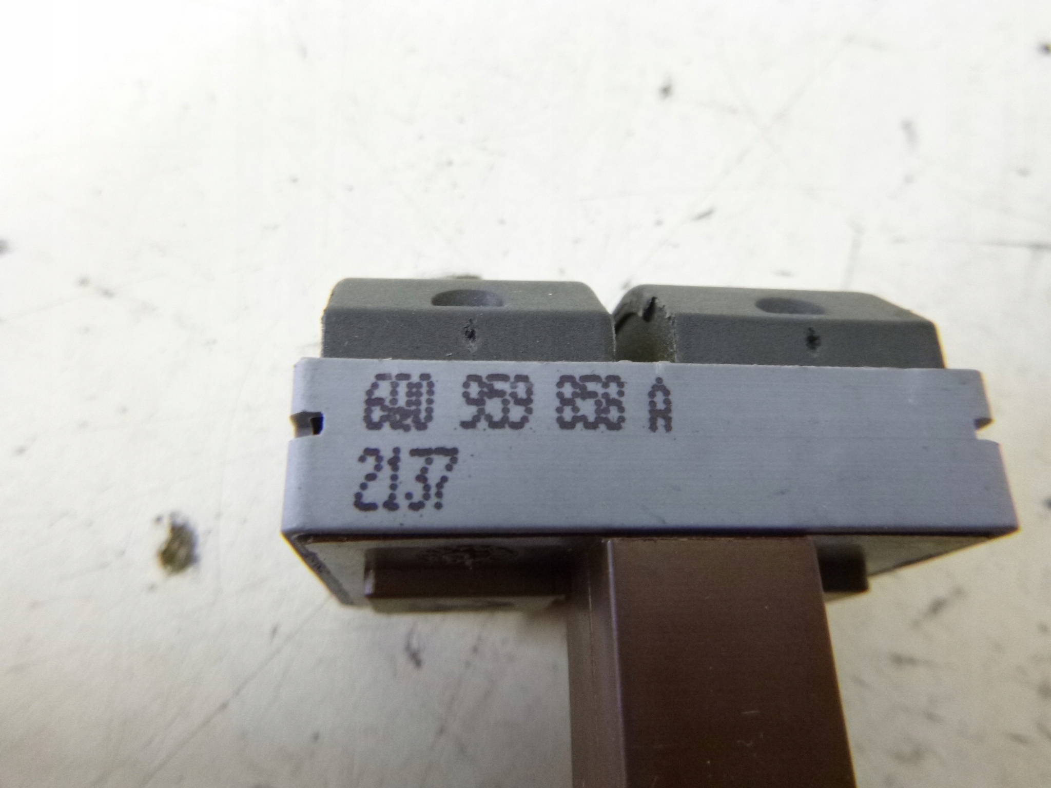 switch button of the window left Seat Ibiza III 07r.