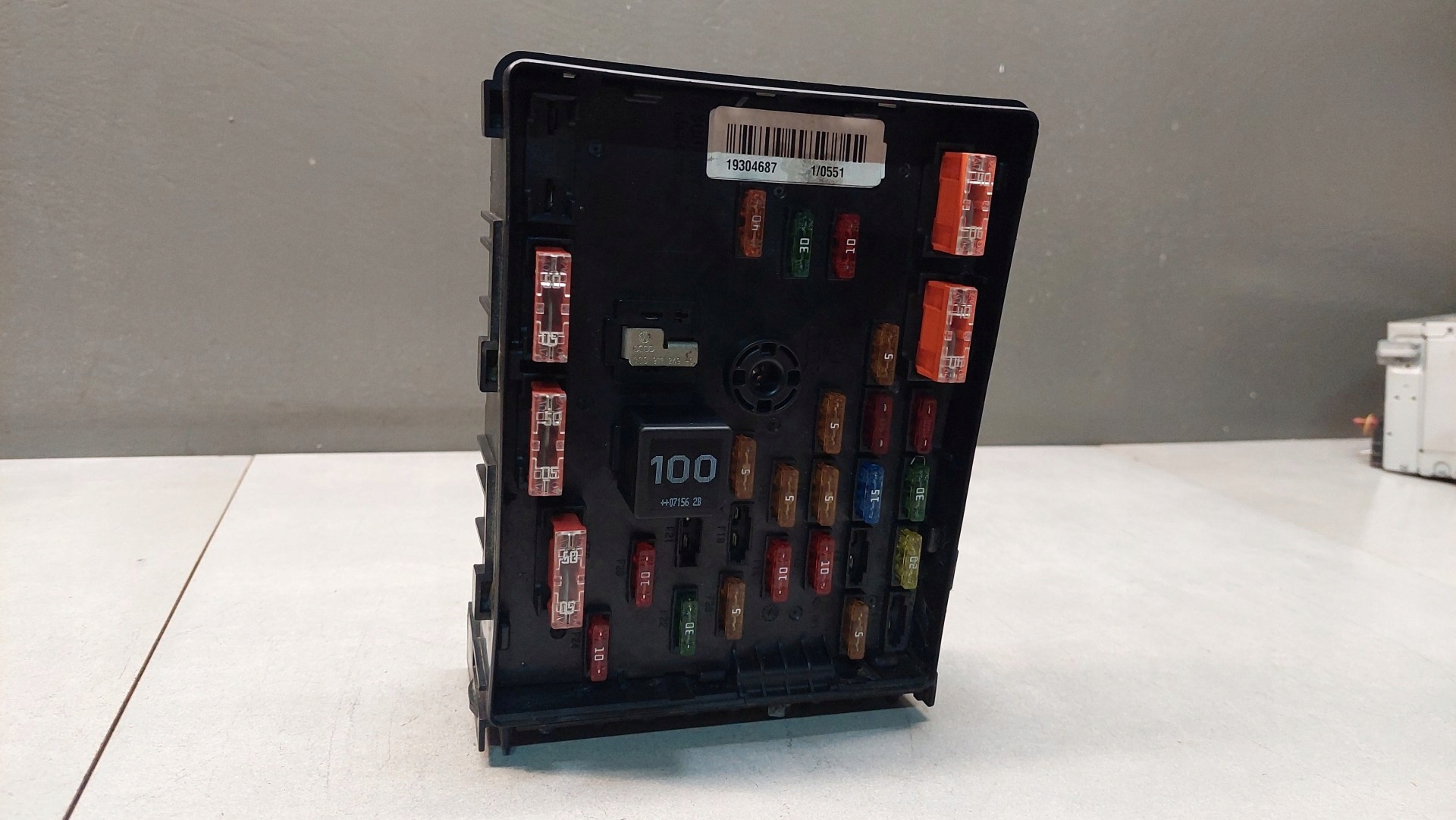 Kasten der Sicherungen PASSAT B6 1.9 TDI 3C0937125