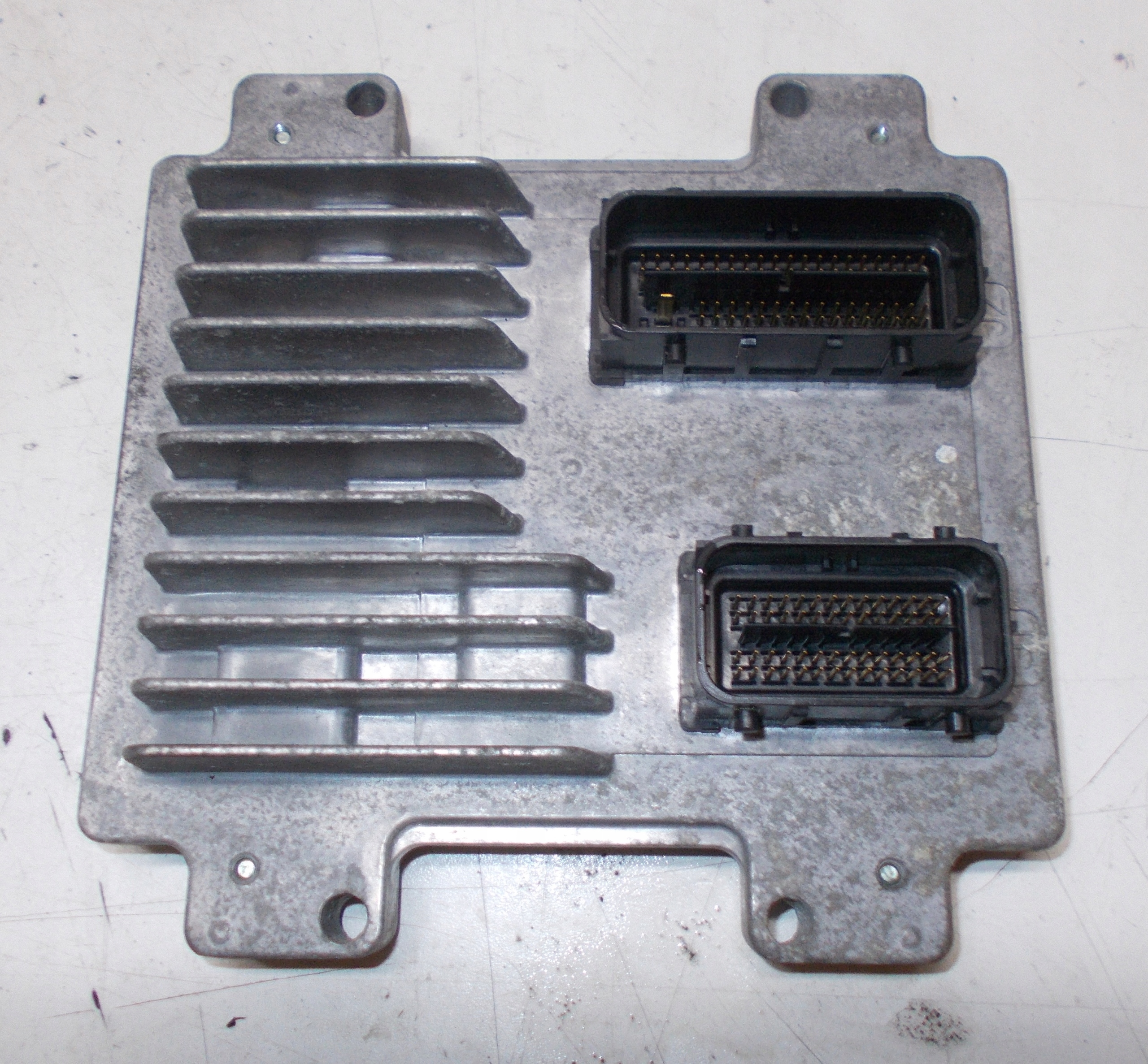 OPEL CORSA D 11R FL computer control unit of the engine 55577843