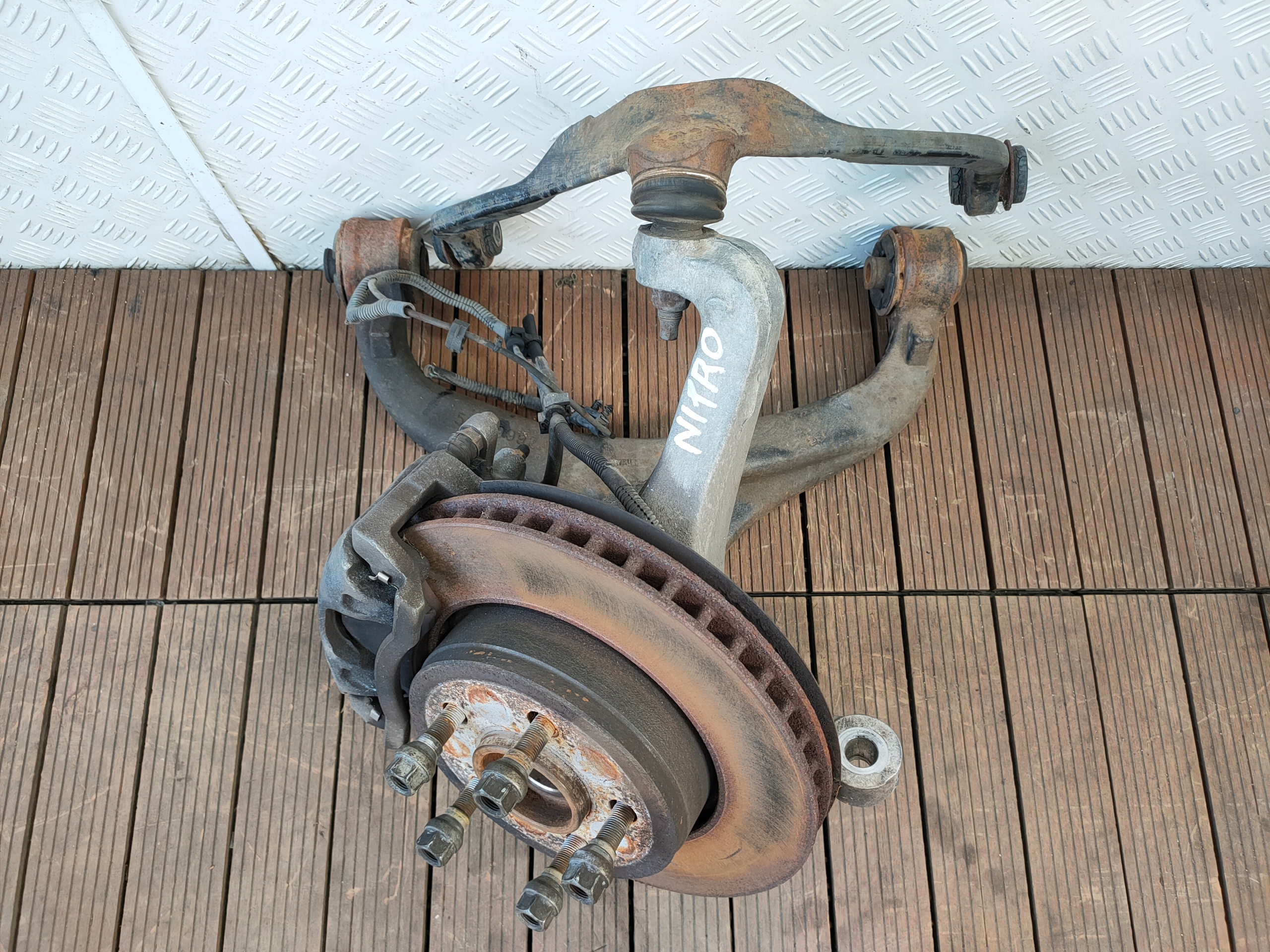 DODGE NITRO 07-12 4.0 V6 otoč čepu ramene pravý předek KOMPLET OE