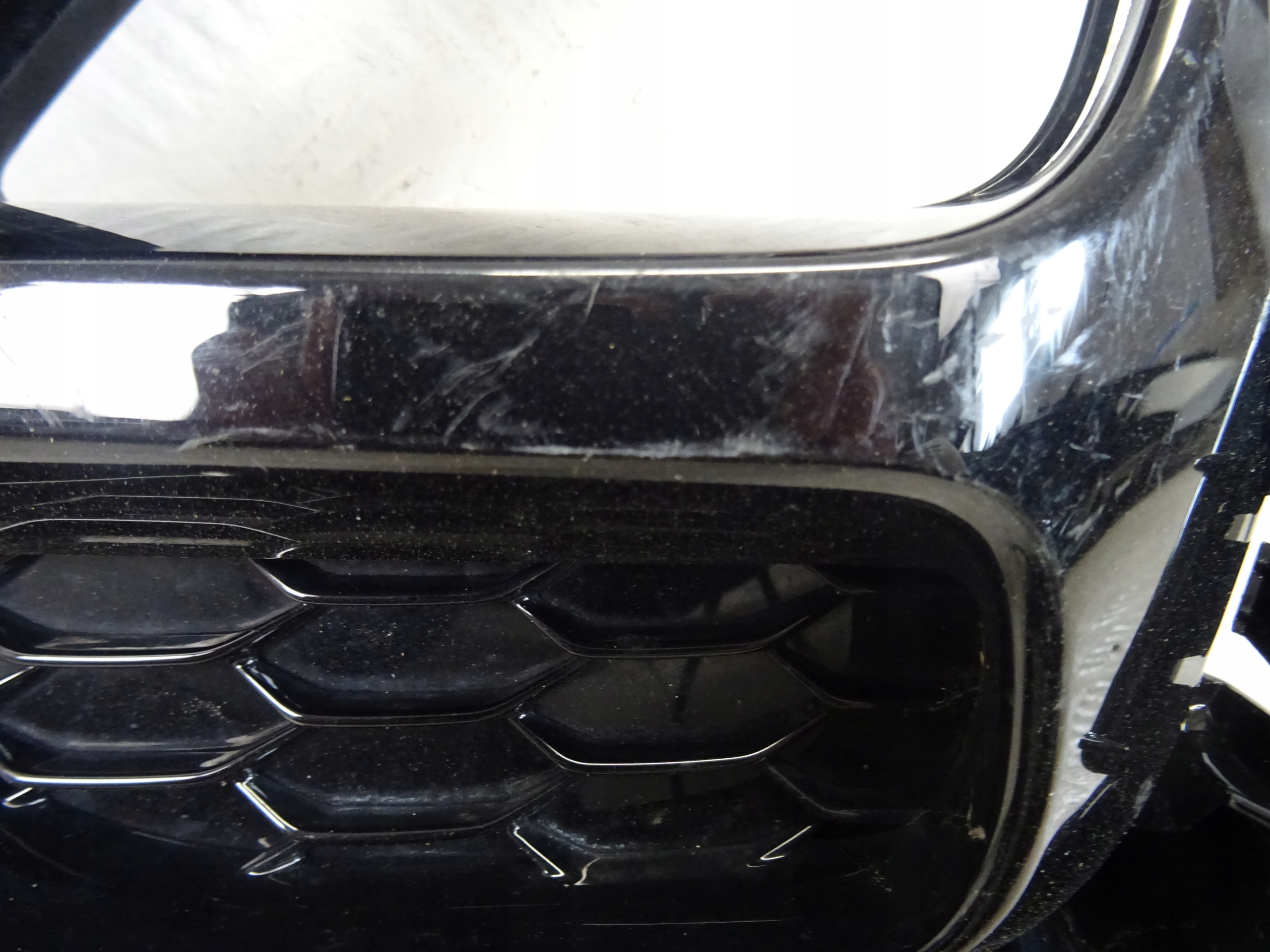 grid of a bumper front front right MG ZS 10699378