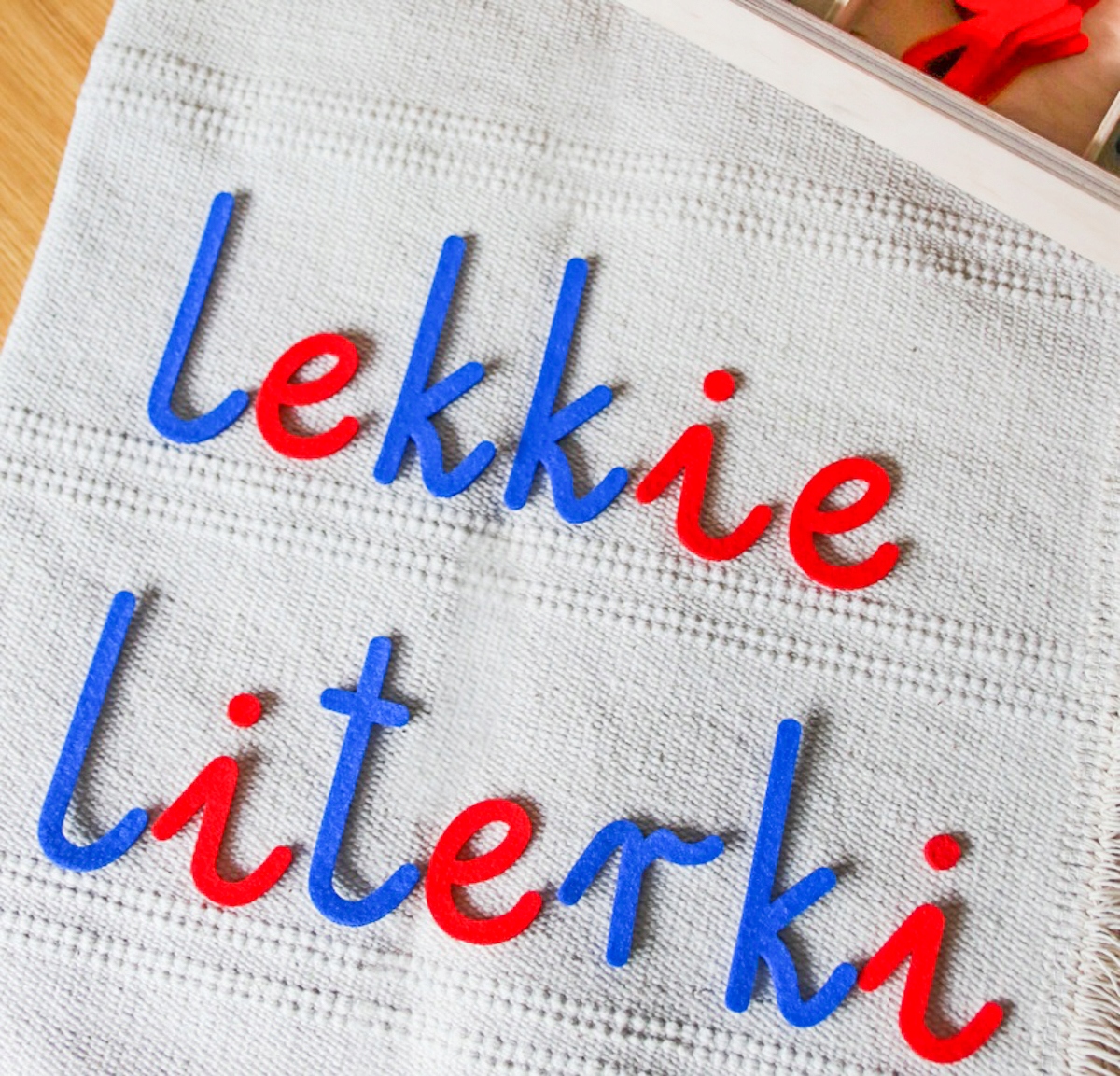 

alfabet litery z filcu Filc Montessori