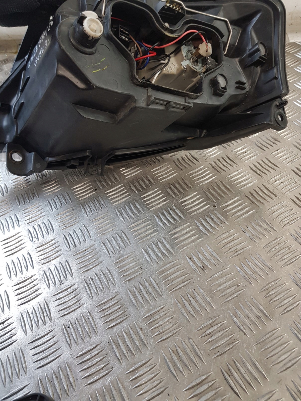 light right front TYC CITROEN C3 and 04R