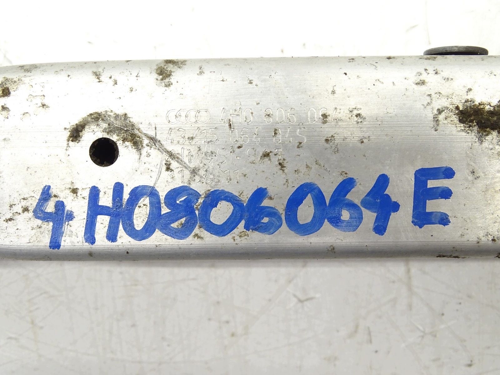 beam tip quarter right front front AUDI A8 D4 4H0806064E