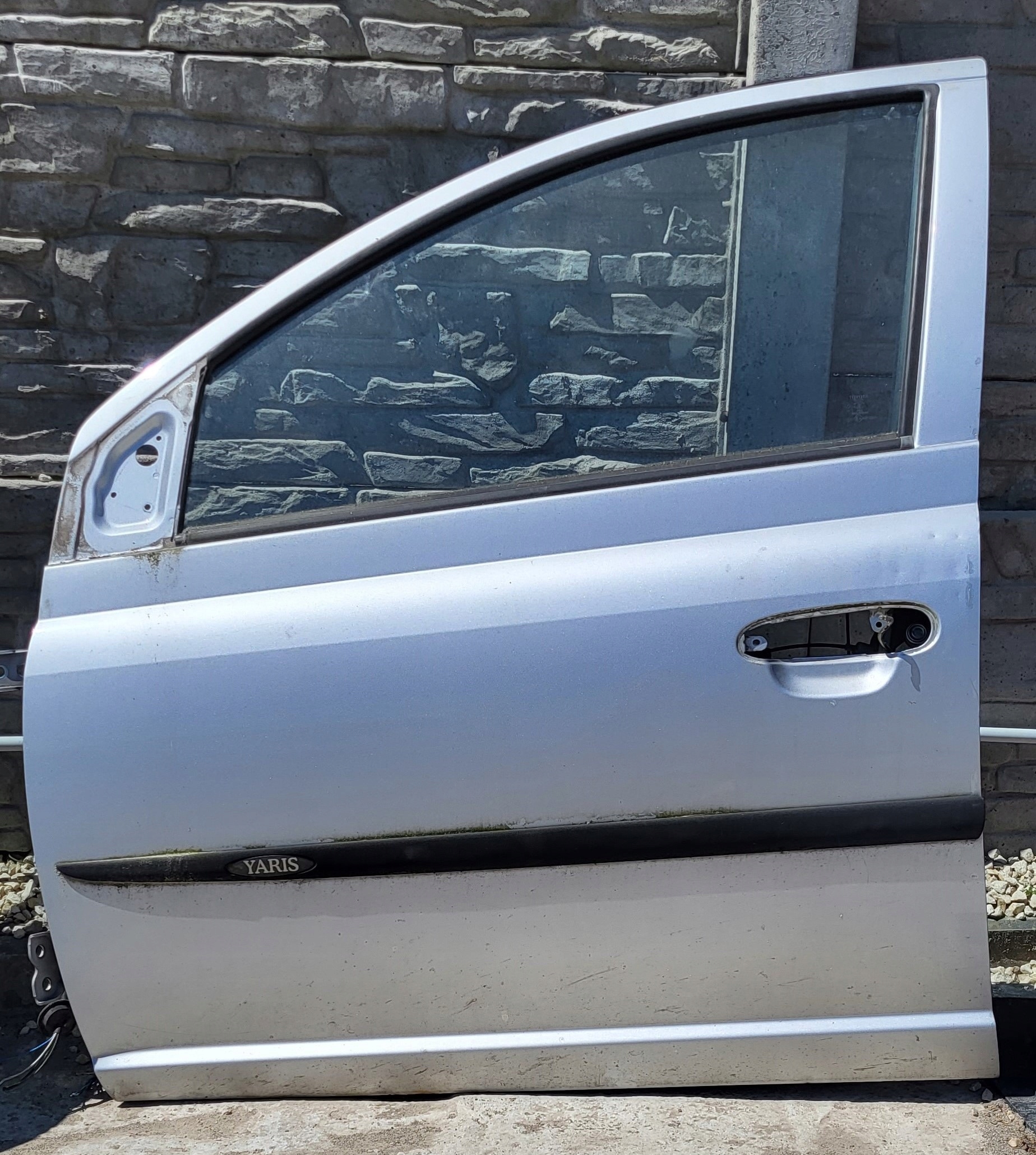 DRZWI LEWY PRZÓD LEWE PRZEDNIE TOYOTA YARIS I 5D 99-05 KOLOR 199