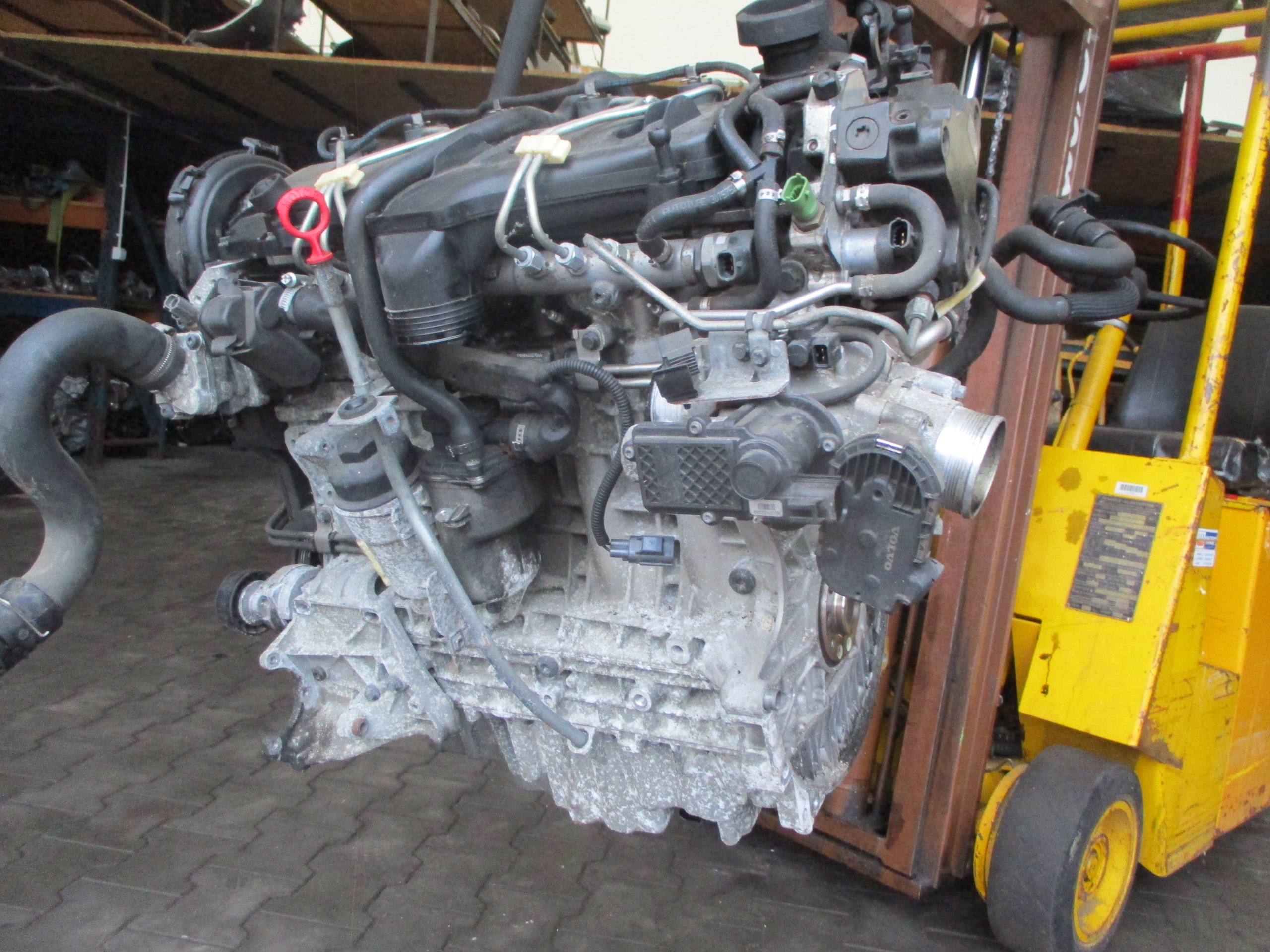 volvo XC60 2.4d 163KM 2008- двигатель комплектный D5244T