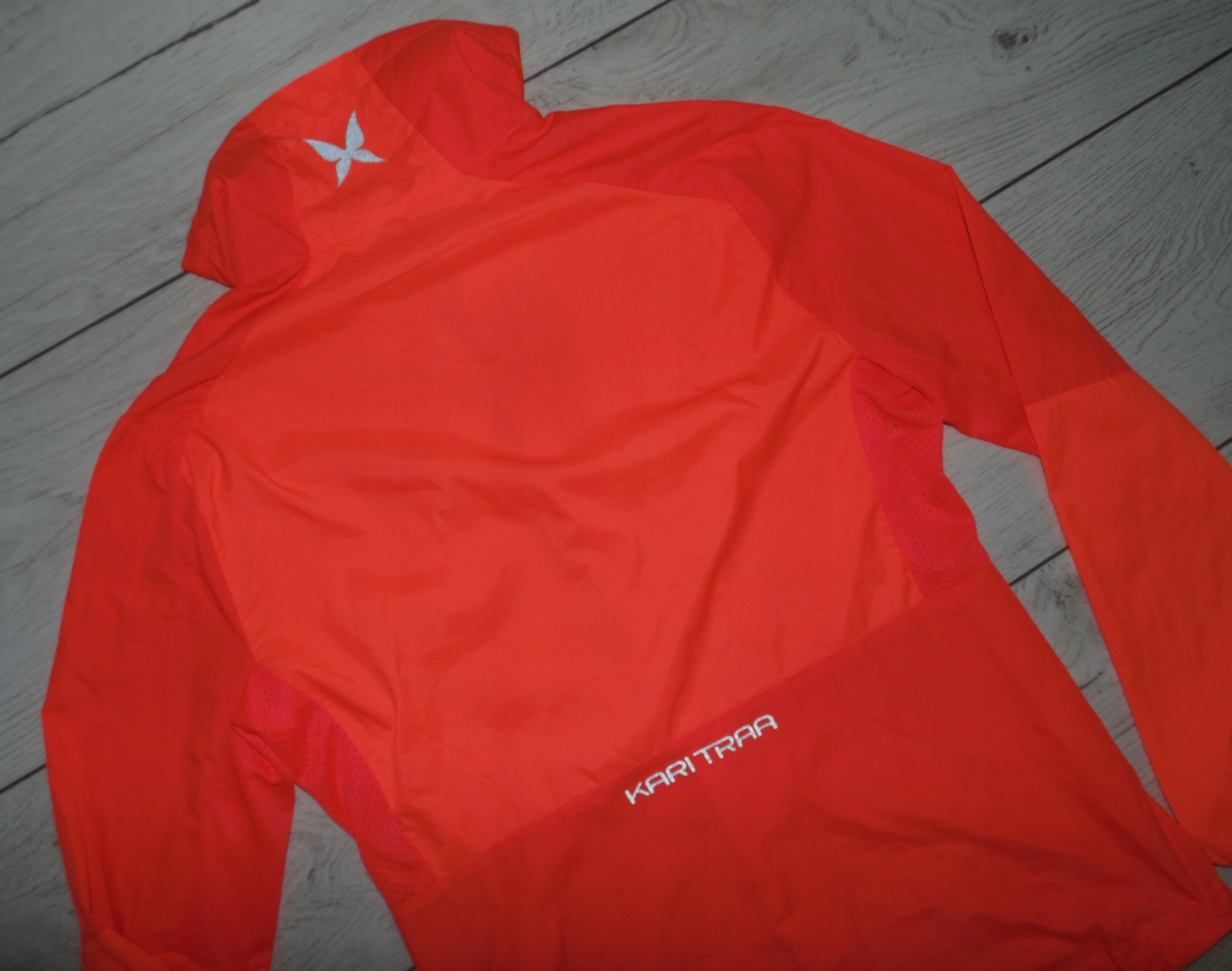 KARI TRAA KURTKA WIATRÓWKA ULTRA LIGHT SPORT OUTLET r. S / M Rodzaj Inny