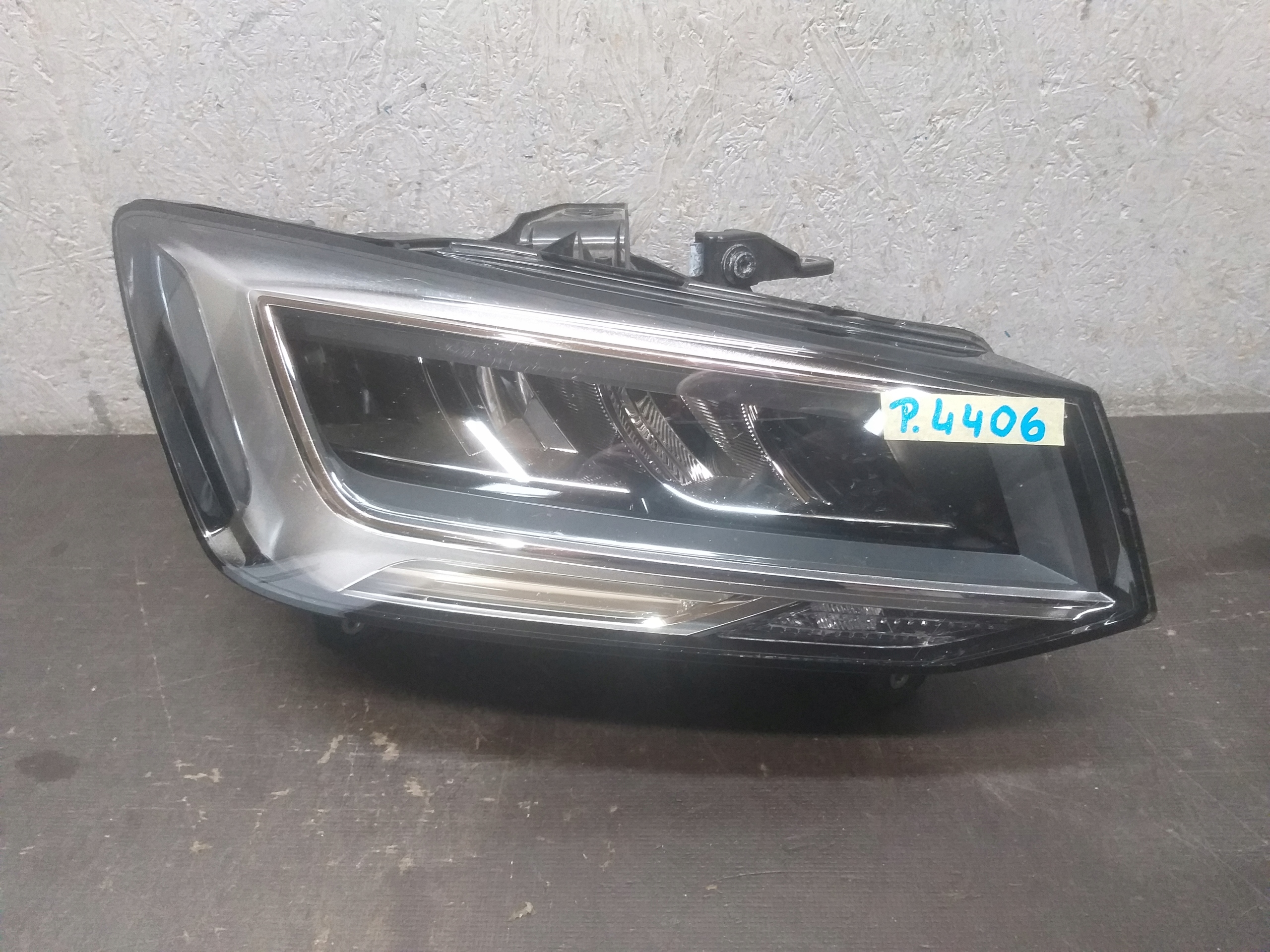 licht vorne rechts AUDI Q2 FULL LED 81A941012