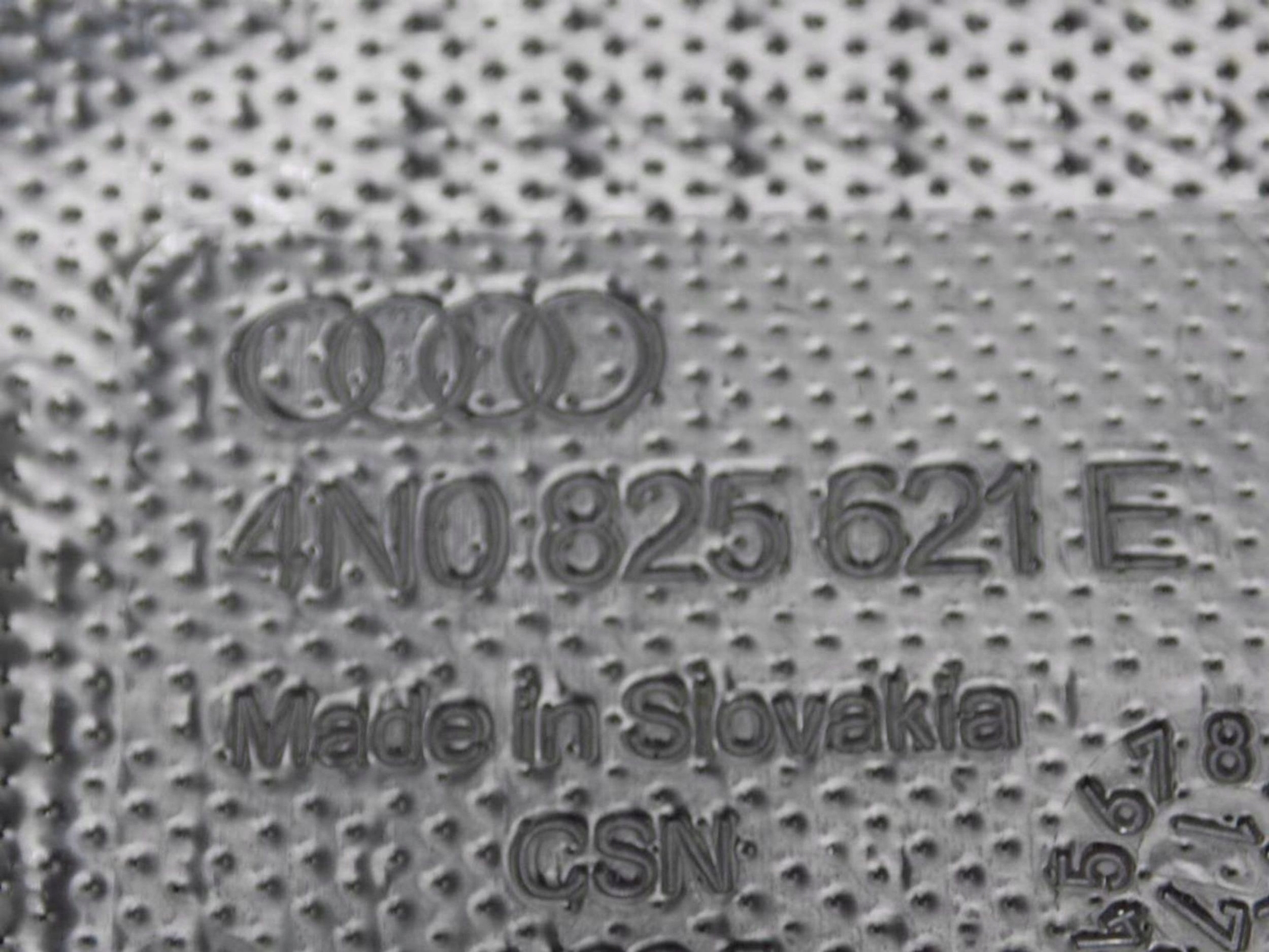 Audi A8 S8 D5 cover RYNNA under the window 4N0819523D