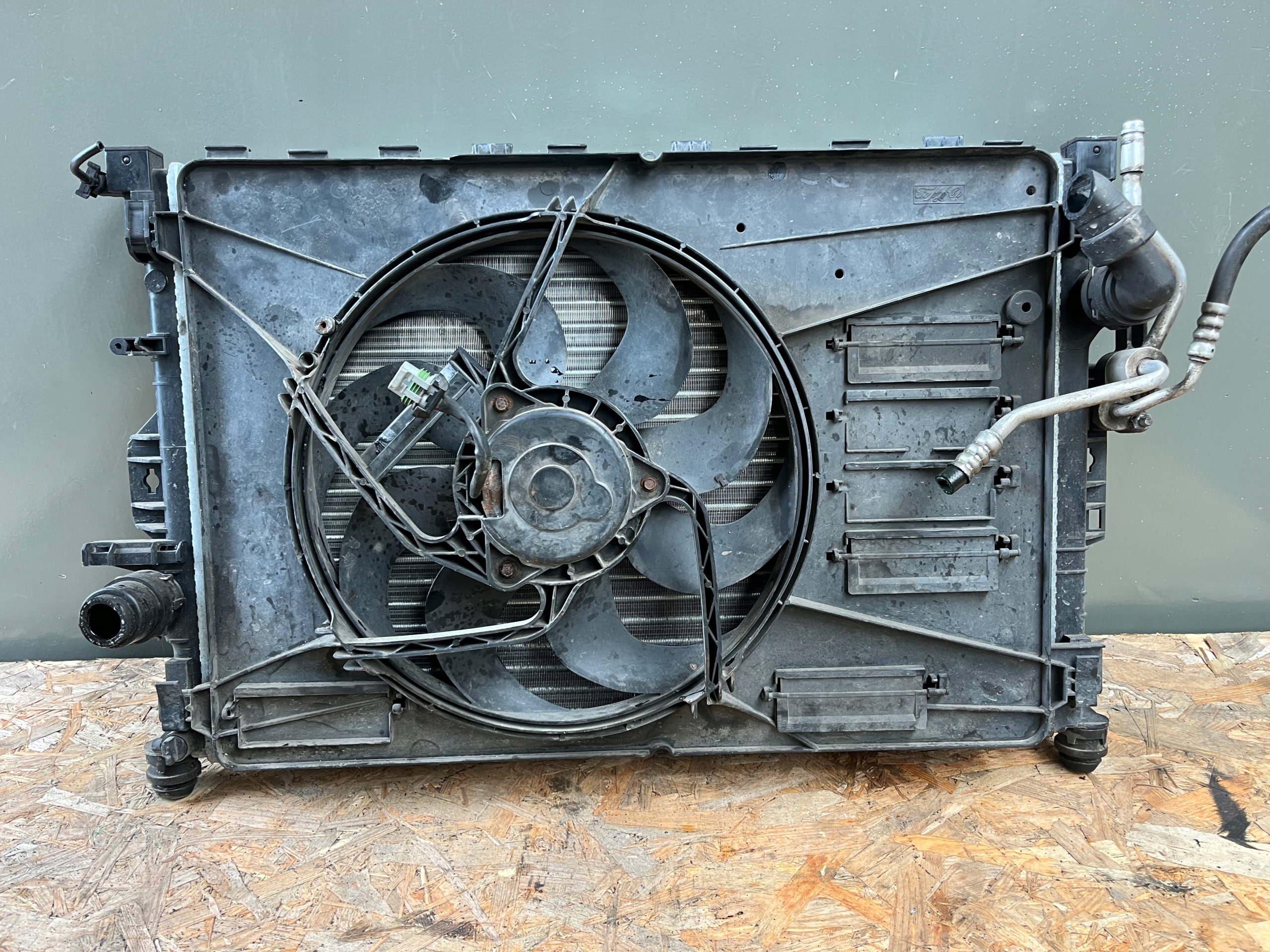 KOMPLET der Kühler Z WENTYLATOREM FORD S-MAX