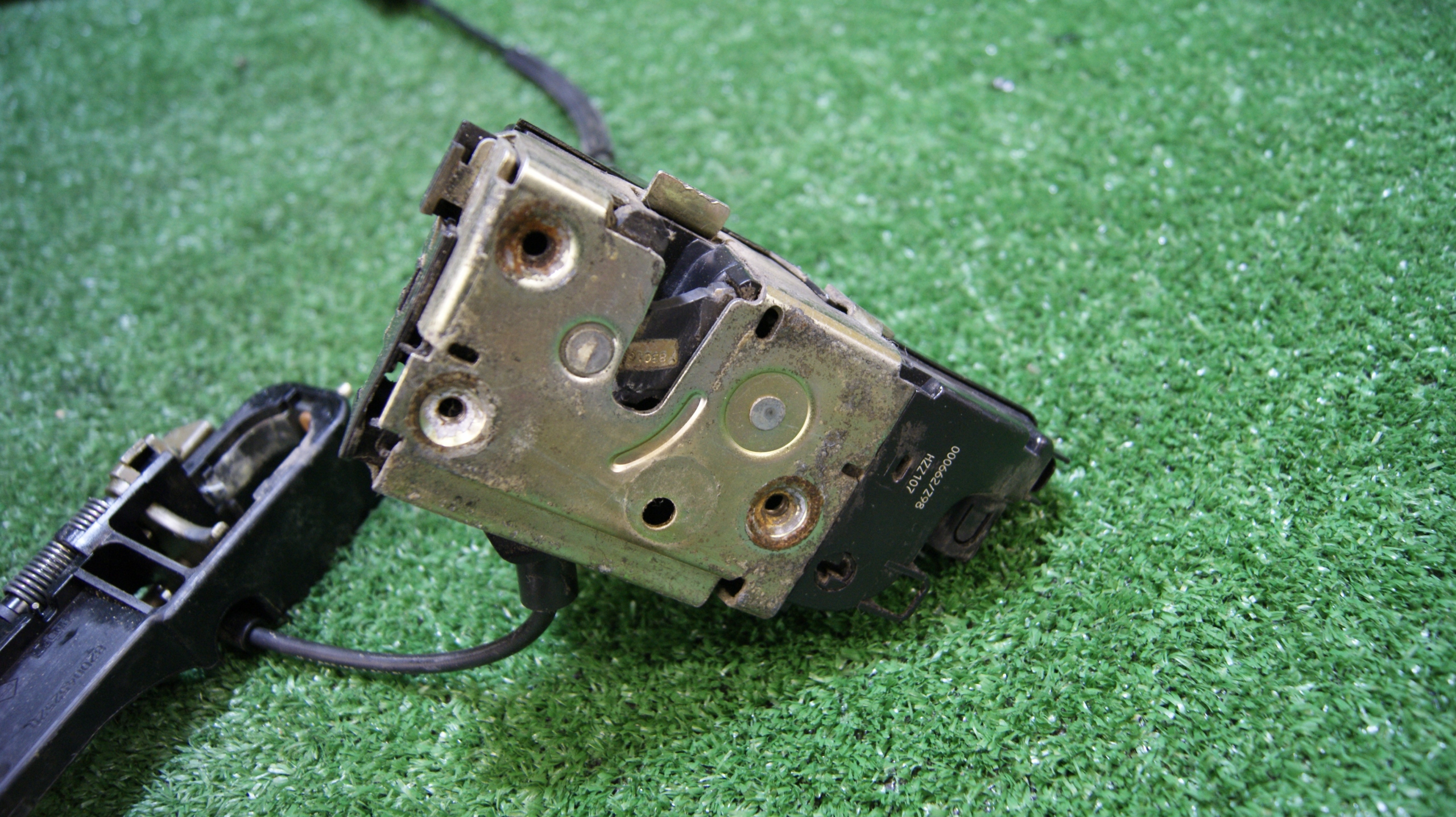 lock door right front RENAULT LAGUNA 2 4 PINY
