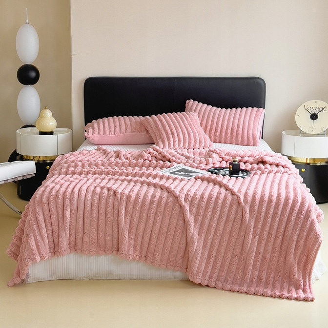 Koc 200x220 pluszowy wytłaczany w szerokie pasy 3D gruby narzuta różowy EAN (GTIN) 5907190410020