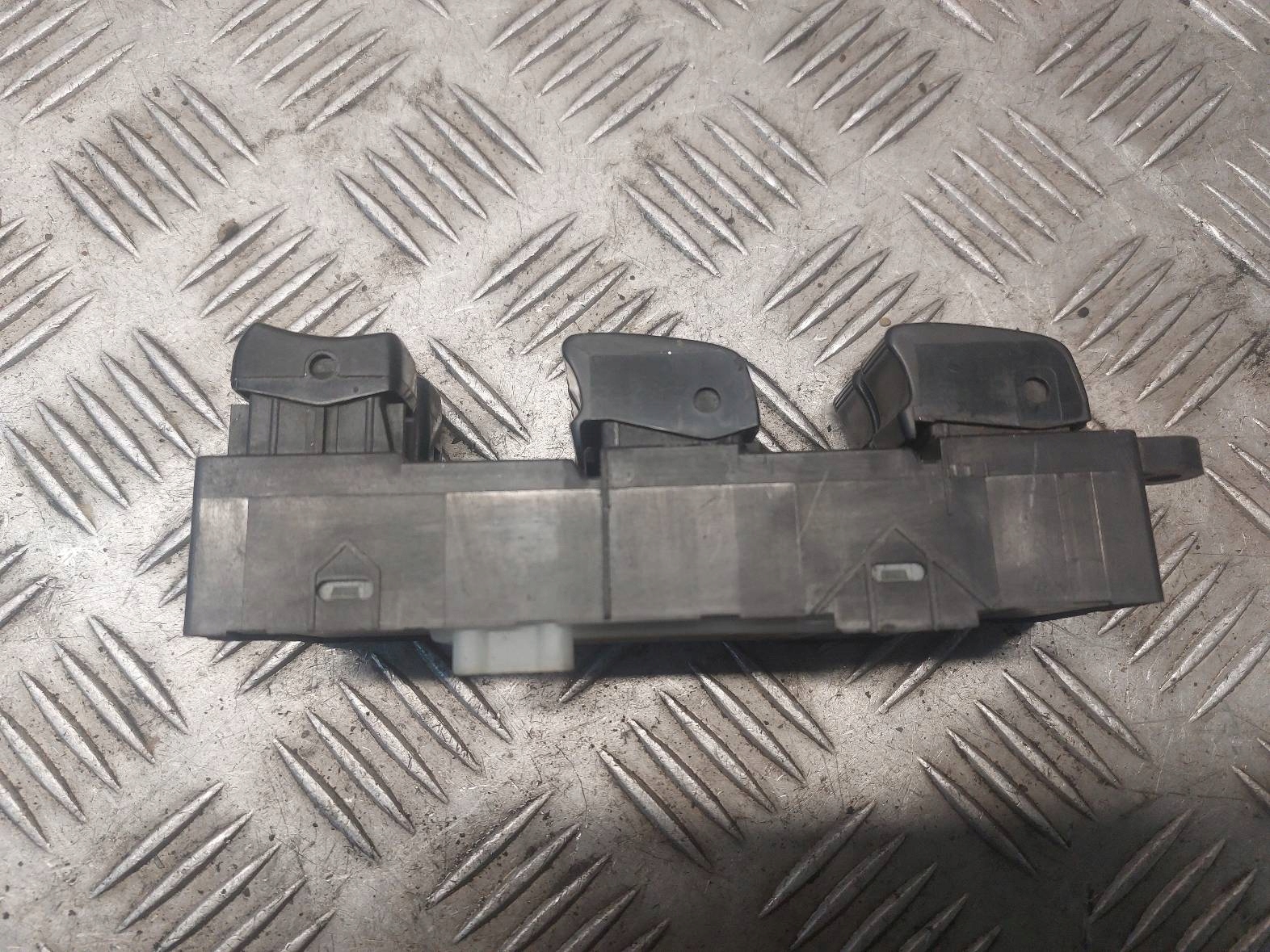window control switch left front NISSAN X-TRAIL and