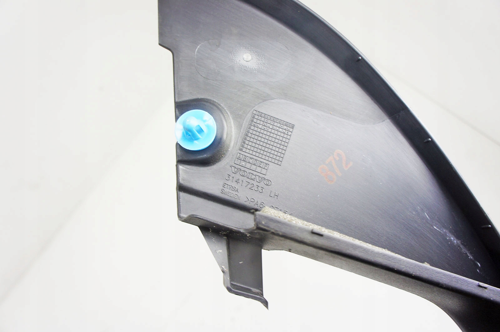 PR306 Volvo V90 16- Osłona Ramka Szyby Lewy Przód 31417233 Producent części Volvo OE