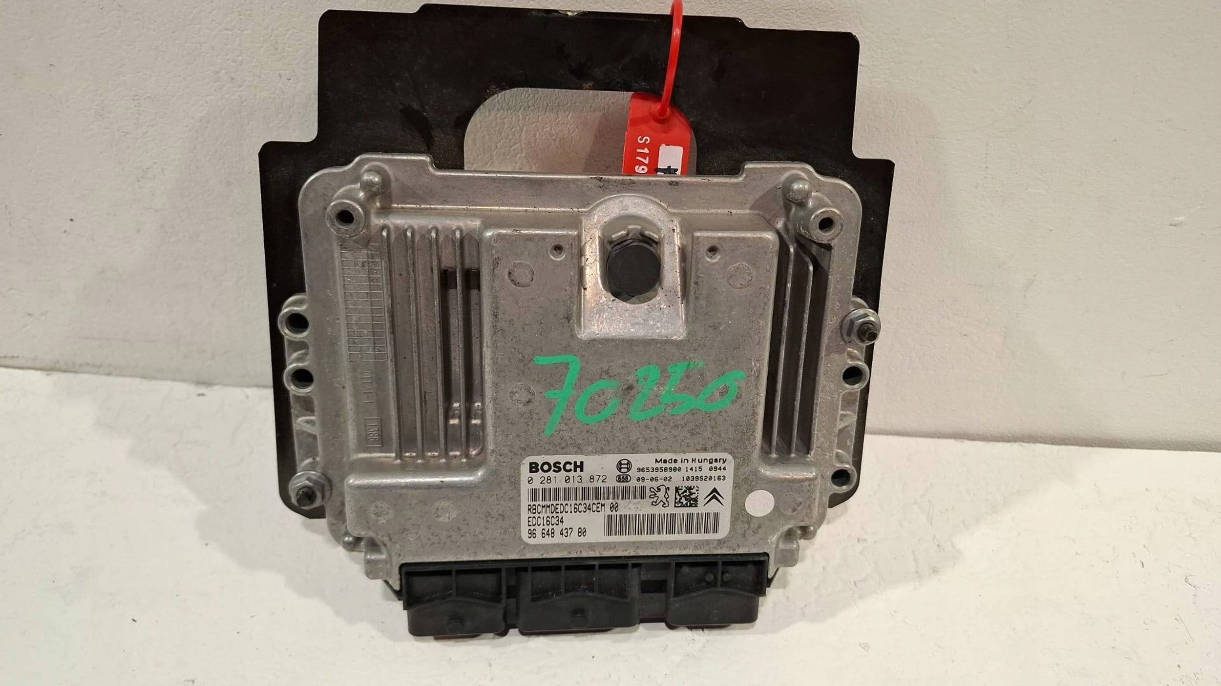 control unit of the engine computer 0281013872 Citroen Peugeot 1.6 HDi