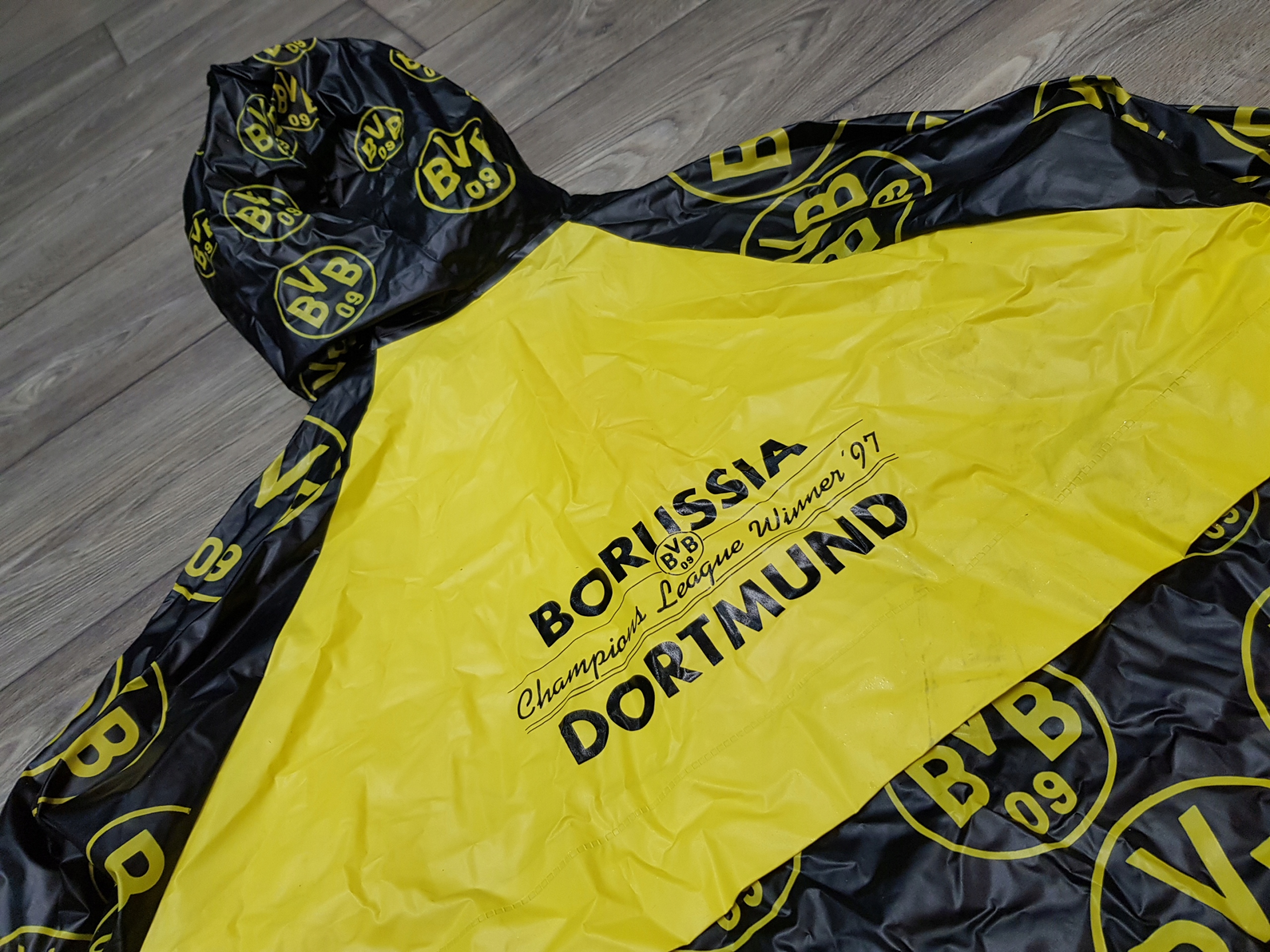 BORUSSIA DORTMUND oryginalna peleryna kurtka męska M Kolor wielokolorowy