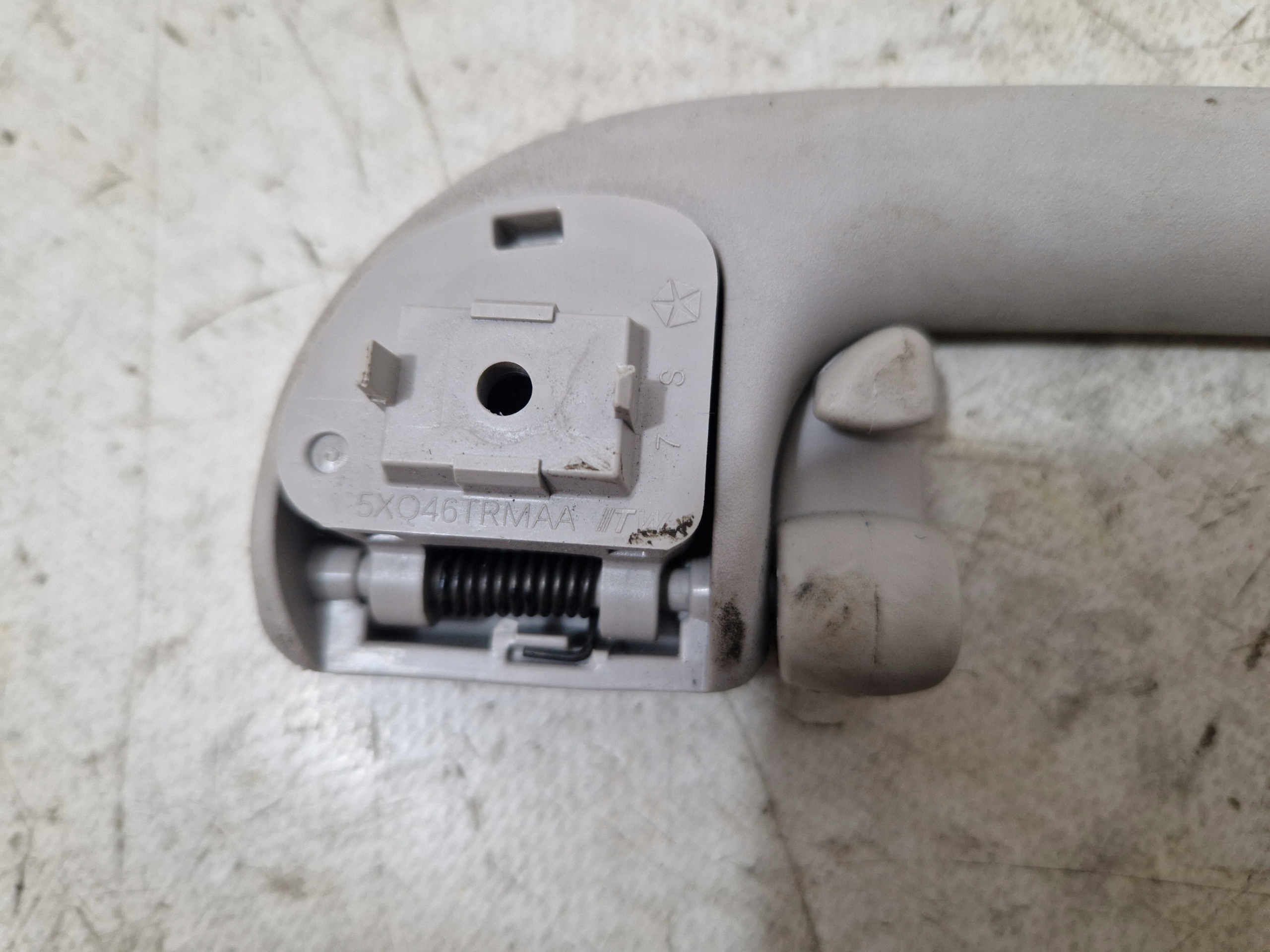 CHRYSLER PACIFICA 2017+ handle bracket of the roof left = right 5XQ46TRMAA