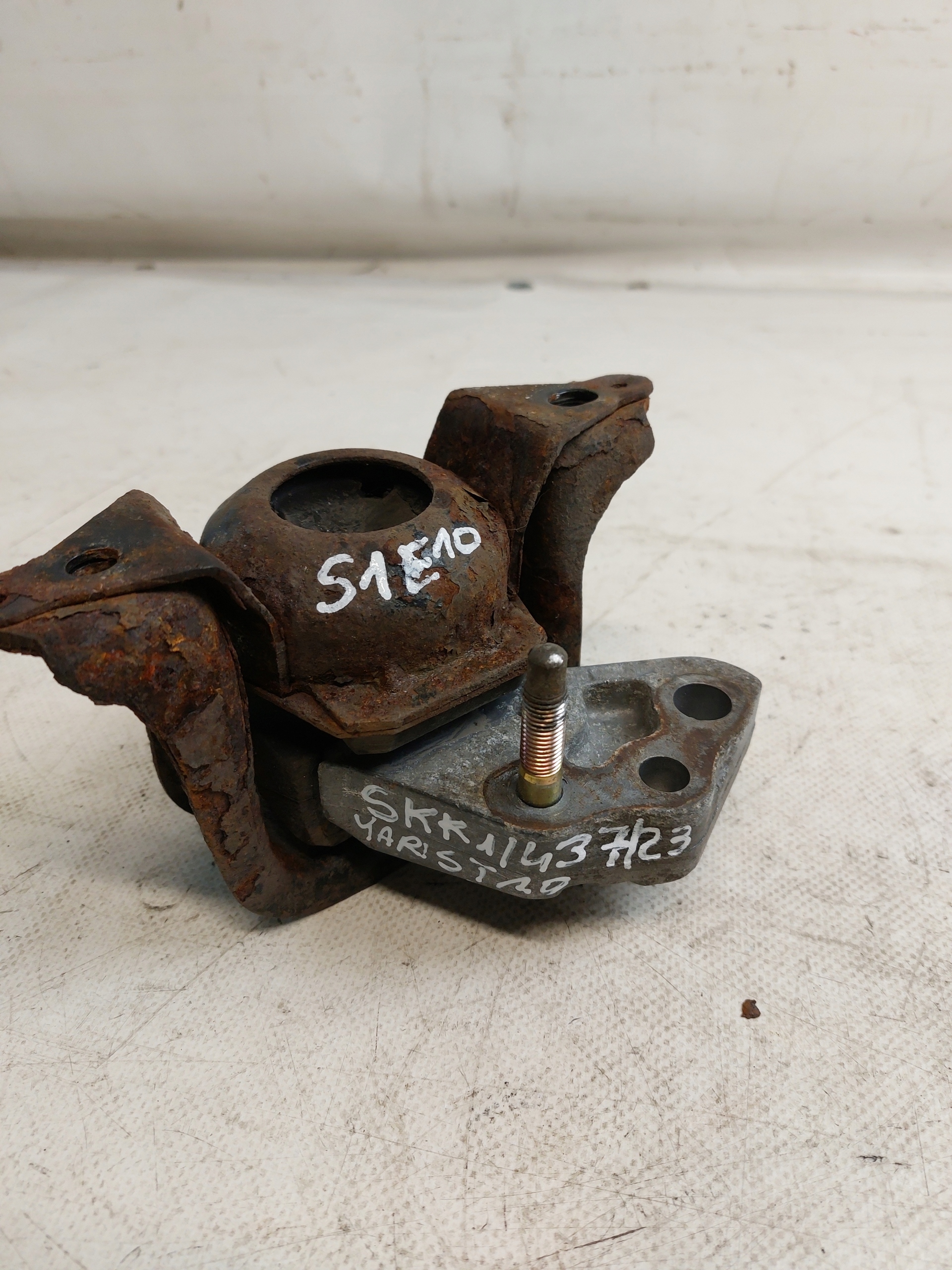 airbag engine mount TOYOTA YARIS and 1.0 VVT-and