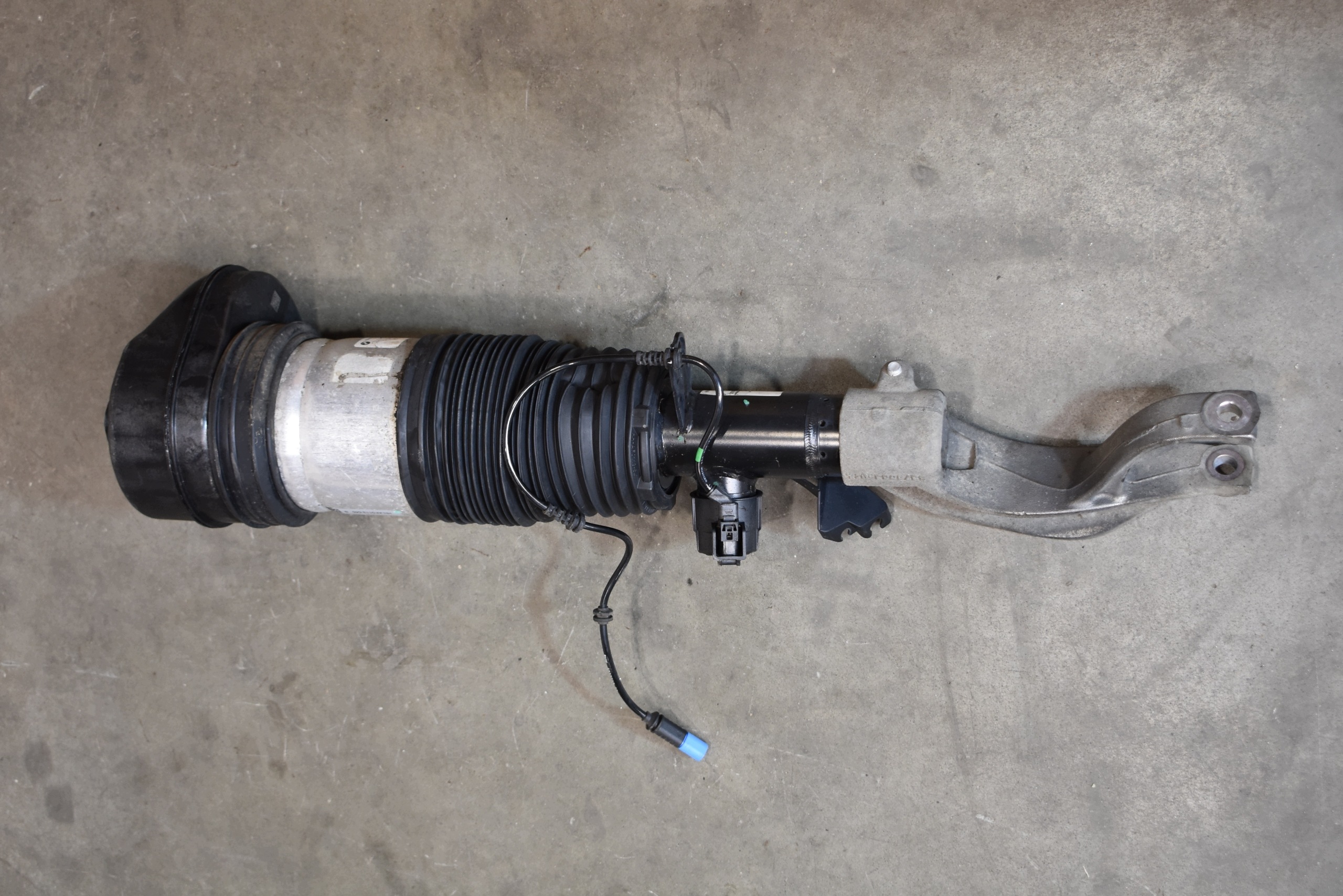 IDEALNY shock absorber front front left BMW X7 G07 1