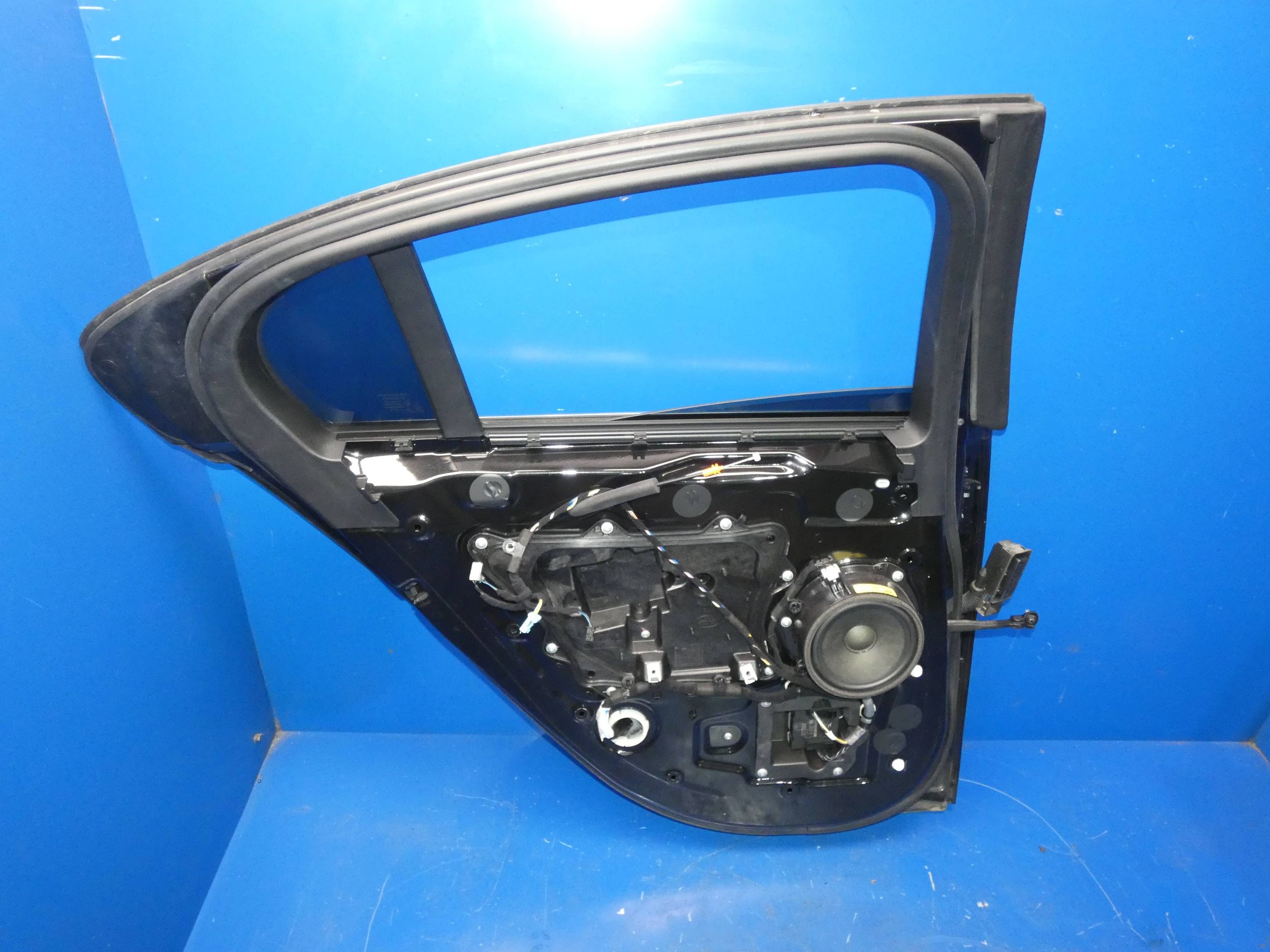 JAGUAR XE X760 door left left rear part rear. complete