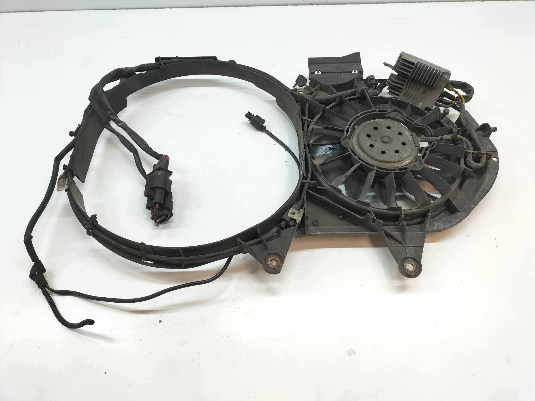 ventilátor chladiče 1.9 TDI 8E0121205T Audi A4 II (2000-2006) B6