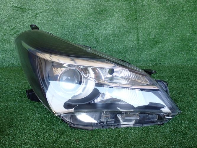 TOYOTA YARIS III 14-17 reflektor right light right