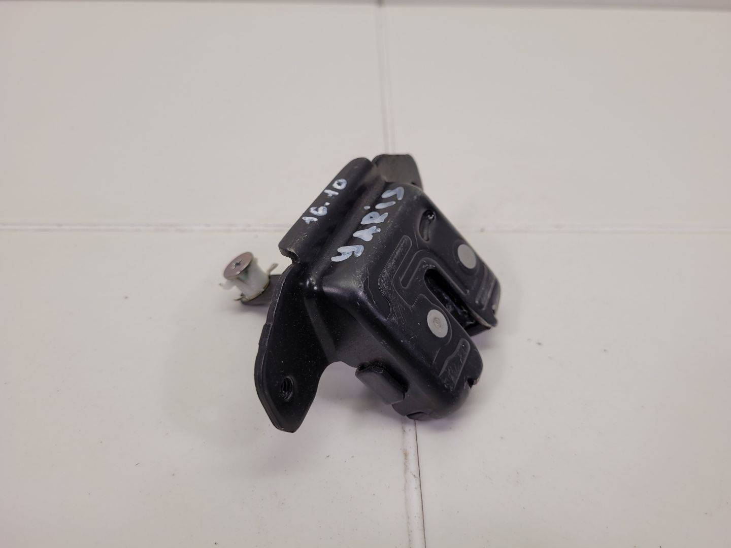 lock bonnet boot Toyota Yaris XP130 2nd facelift 2018