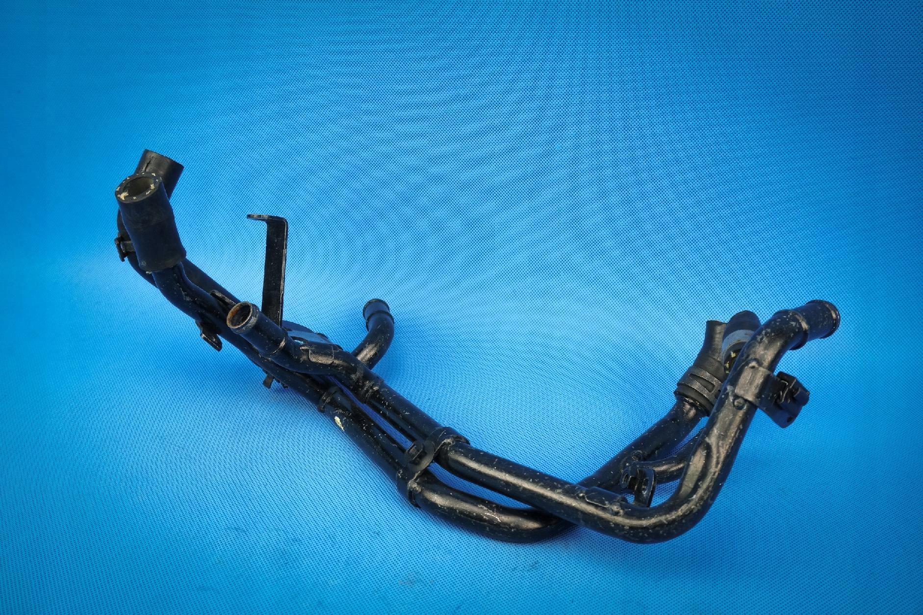 pipe wodna Audi A4 A5 A6 Q5 04L122157T 2.0TDI