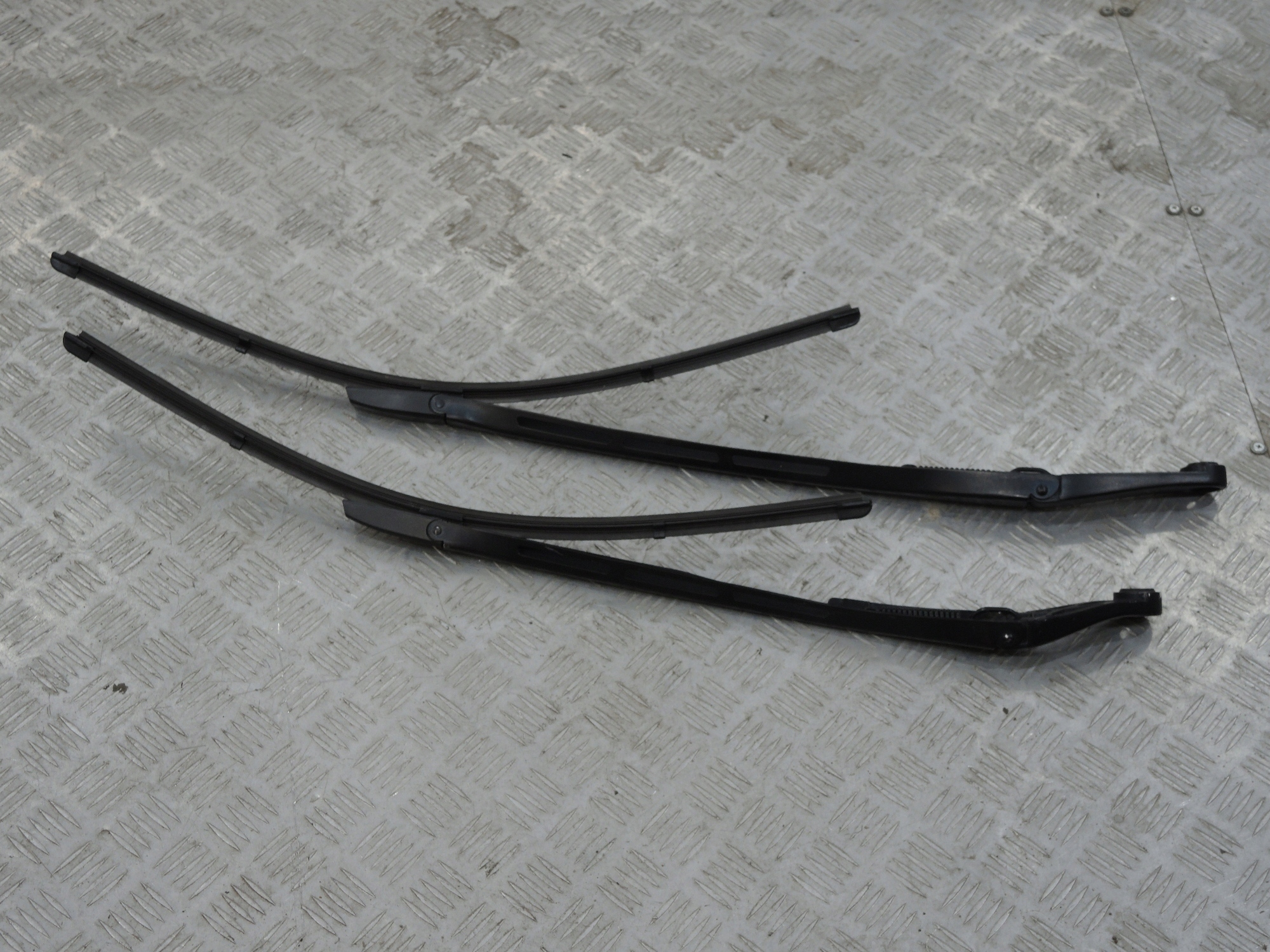 БЕНТЛИ CONTI. GT ДЕРЖАТЕЛИ СТЕКЛООЧИСТИТЕЛЕЙ ПРАВЕ/СЛЕВА