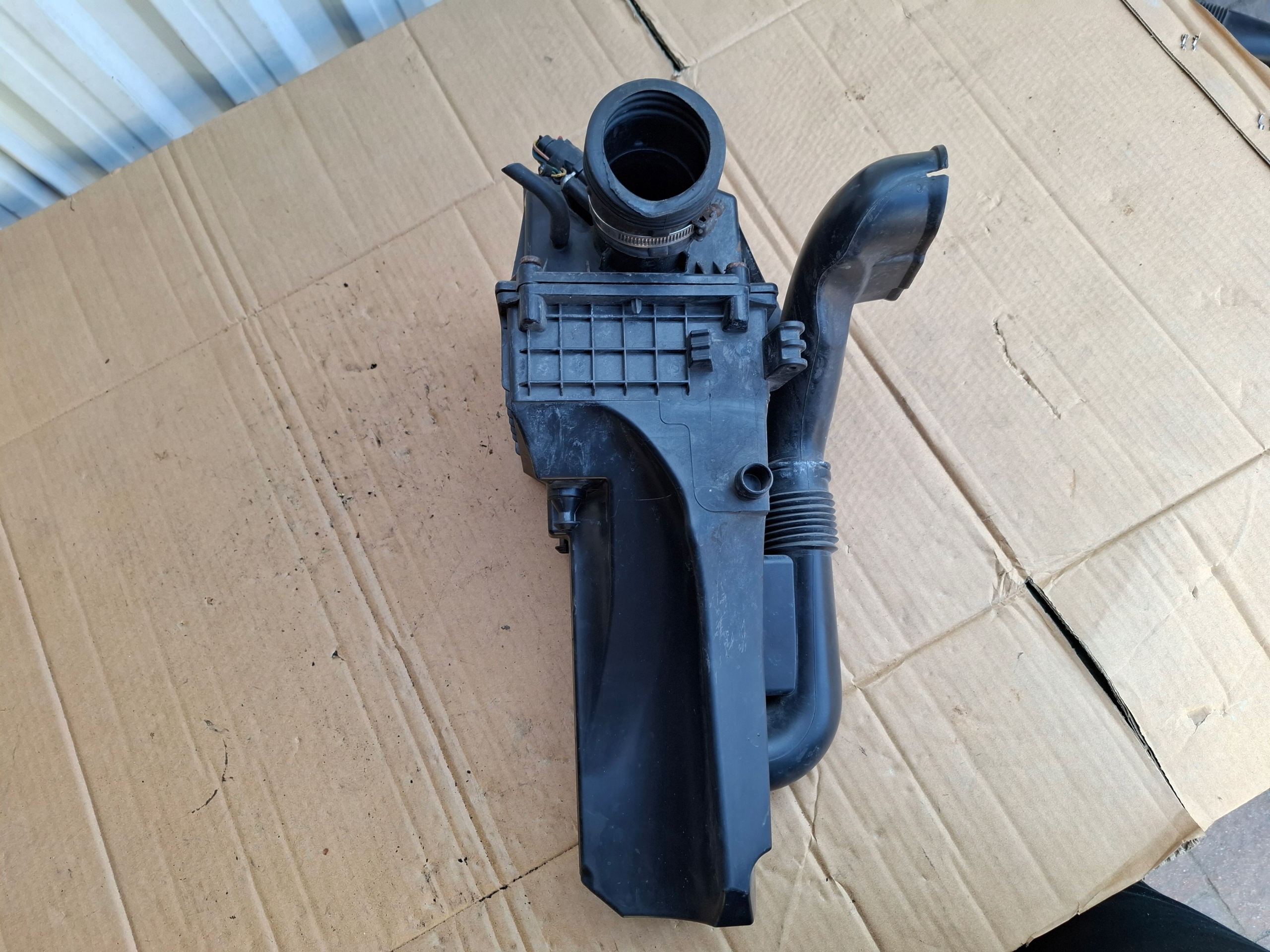 Gehäuse filter luft FORD FIESTA MK7 1,6 D