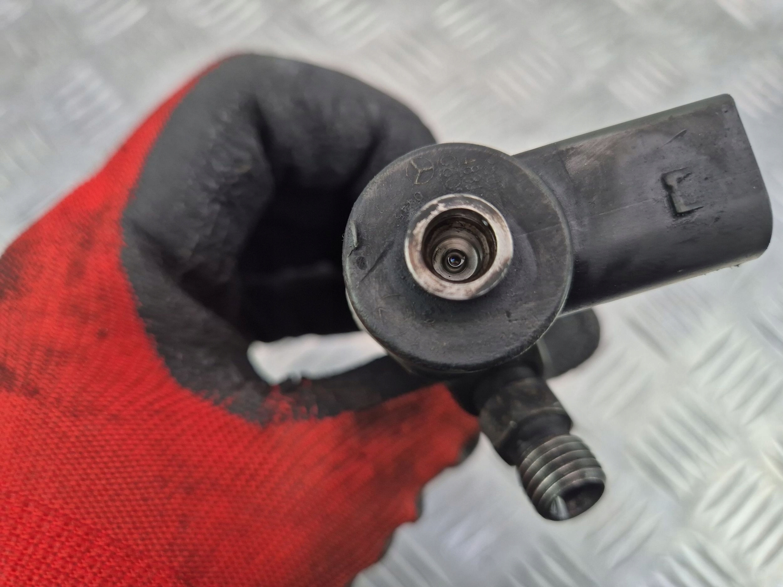 Mercedes C220 CDI W203 2.2 injector A6130700687 OM611