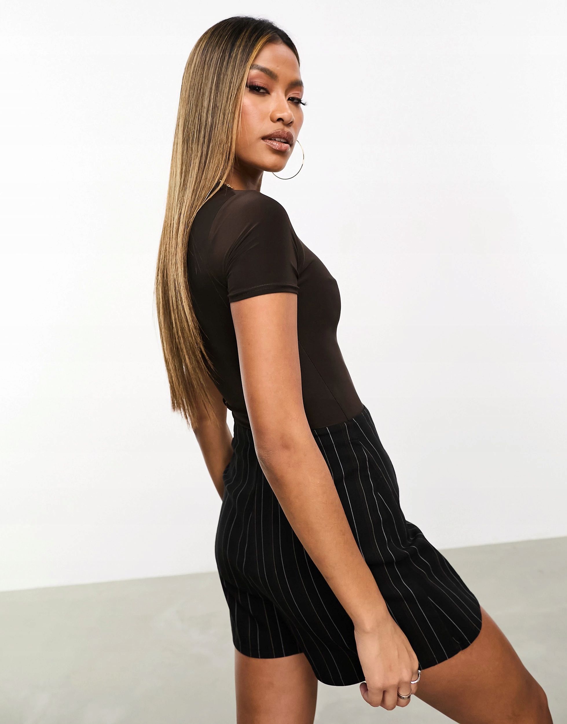 FASHIONKILLA 36 S BRĄZOWE GŁADKIE BODY R9517 Kolor brązowy