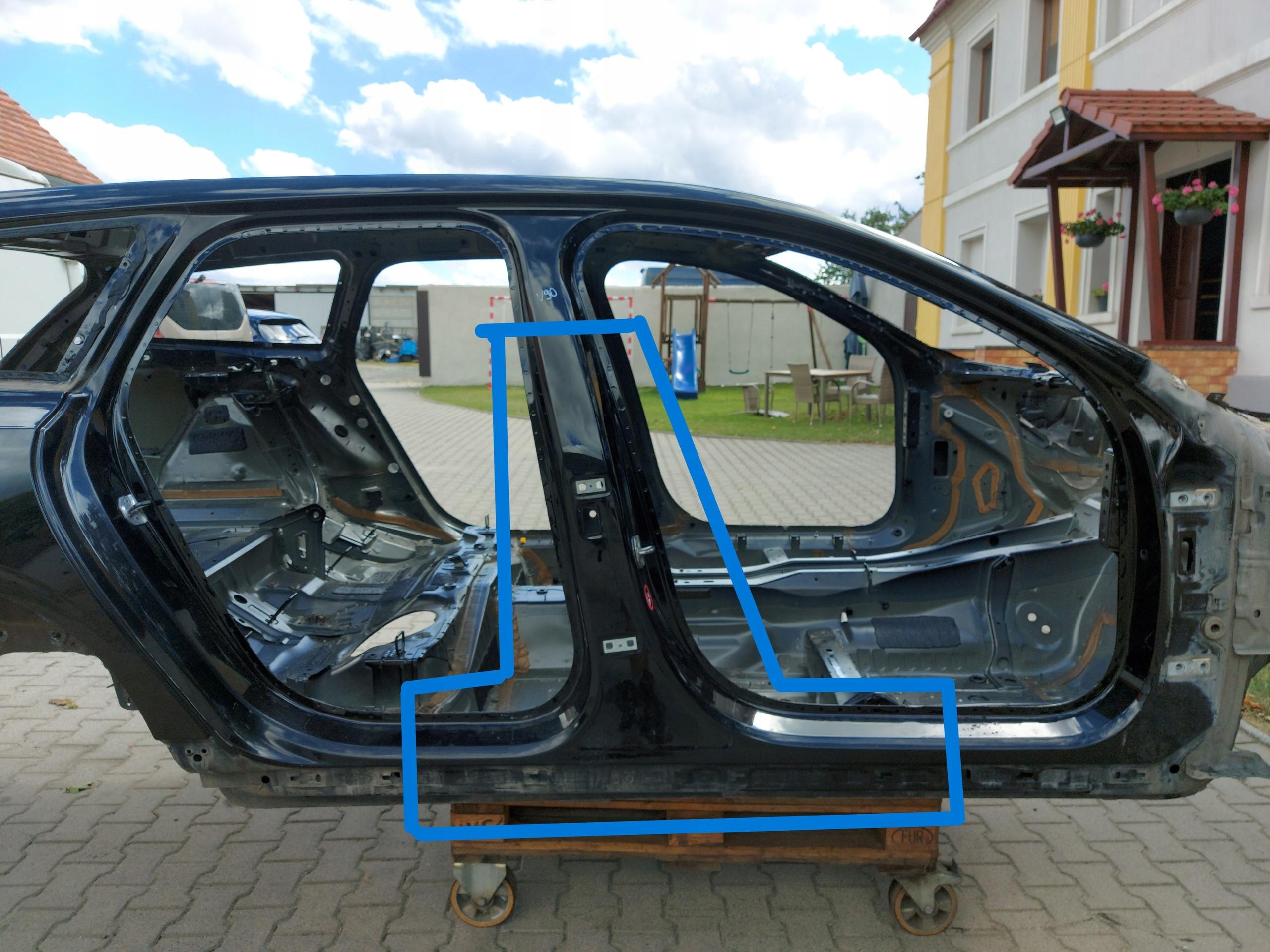 volvo v90 threshold right central b