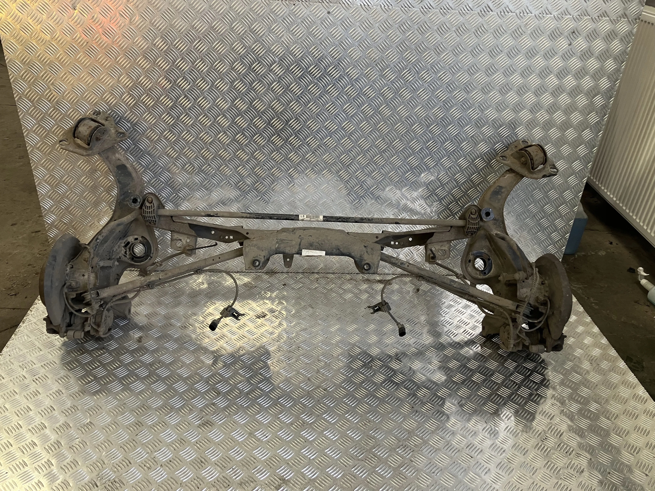 BELKA ZAWIESZENIA TYŁ MINI CLUBMAN F54 COOPER S 2.0i KOMPLETNA